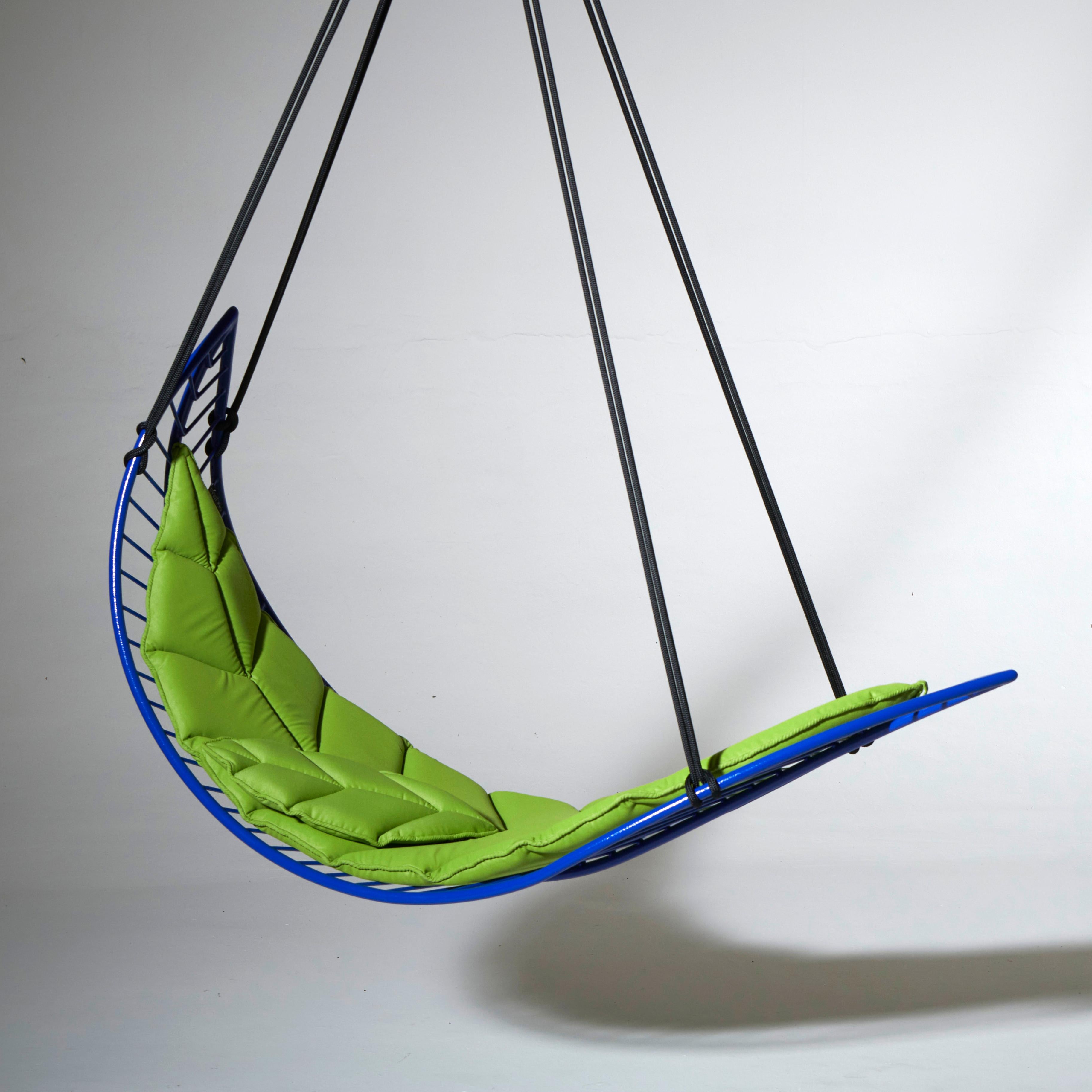Modern Hanging Swing Leaf Shaped Daybed In New Condition For Sale In Johannesburg, ZA