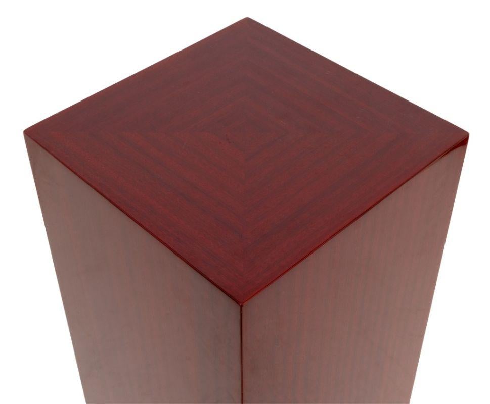 Moderne The Moderns Pedestal Stand en bois dur en vente
