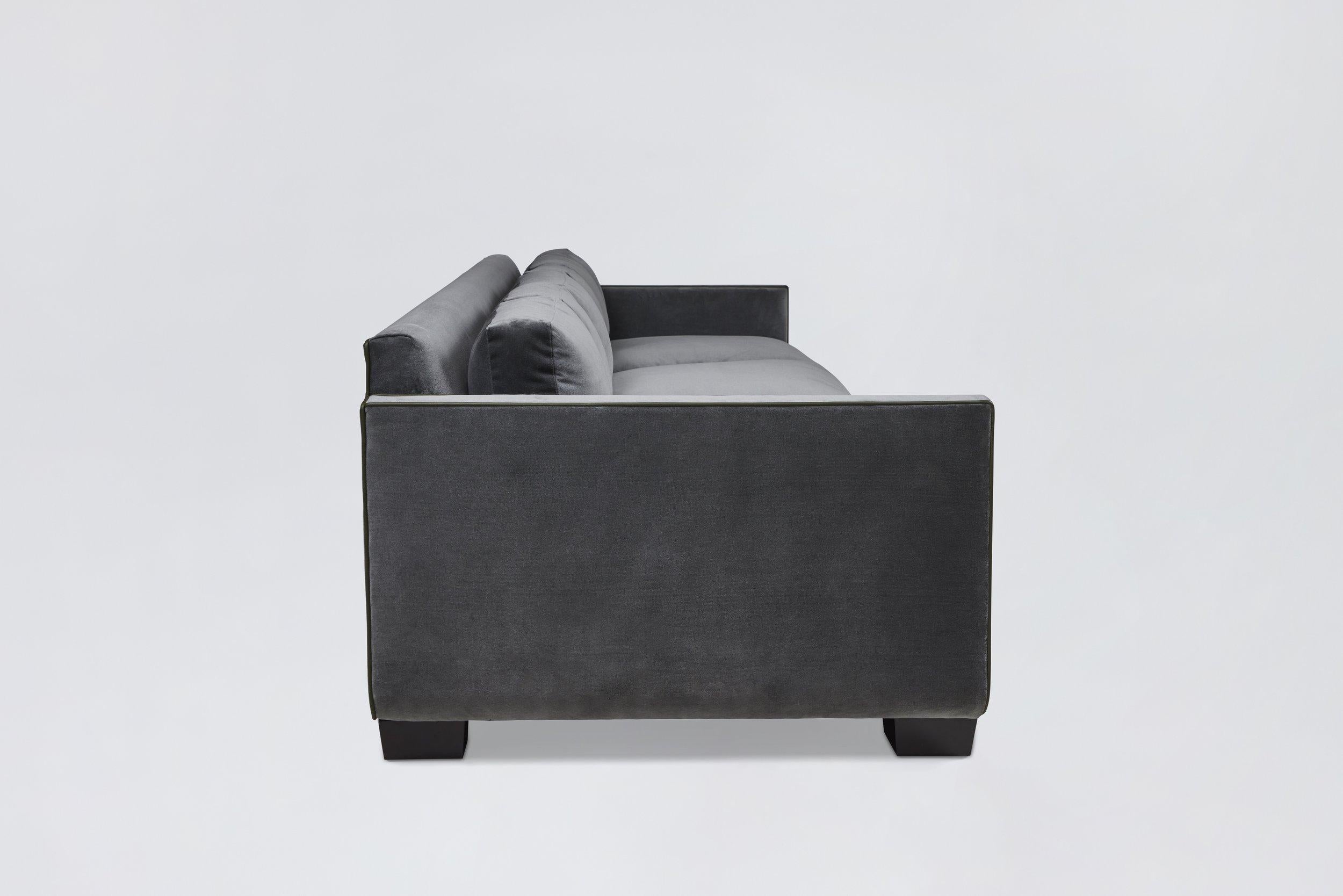 Canapé Harrison 120 avec détail de base incurvée par Martin & Brockett, 10 pieds de long en vente 5