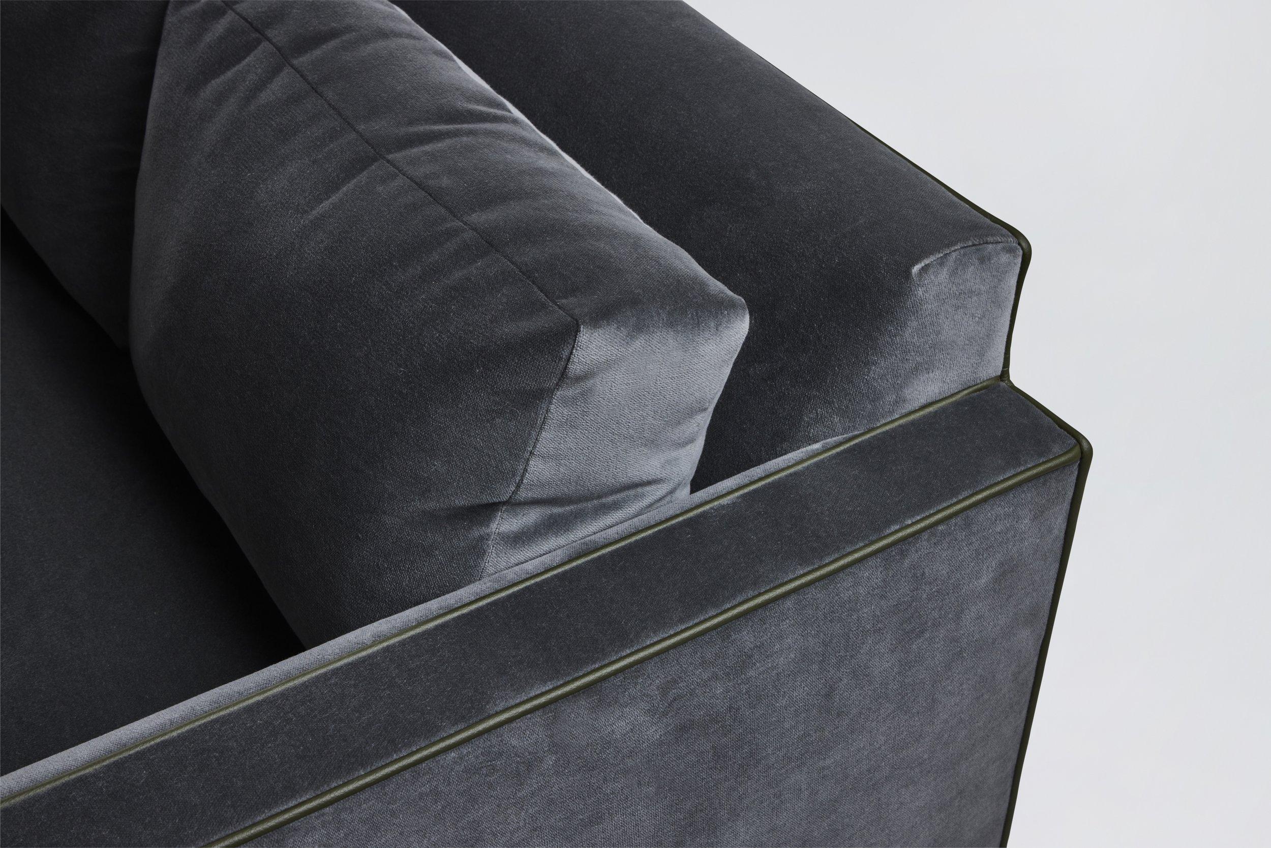 Canapé Harrison 120 avec détail de base incurvée par Martin & Brockett, 10 pieds de long en vente 6
