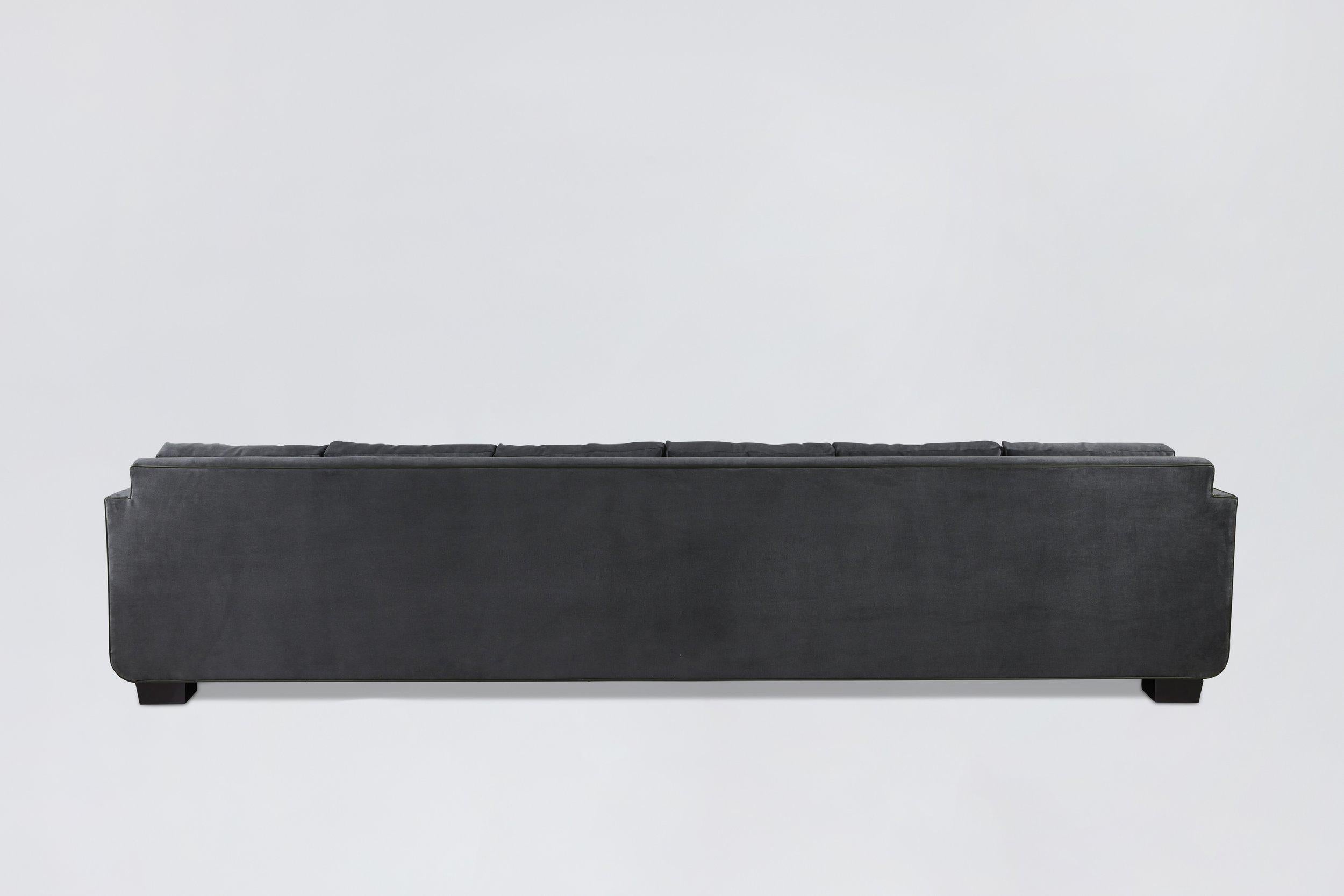 Canapé Harrison 120 avec détail de base incurvée par Martin & Brockett, 10 pieds de long en vente 7