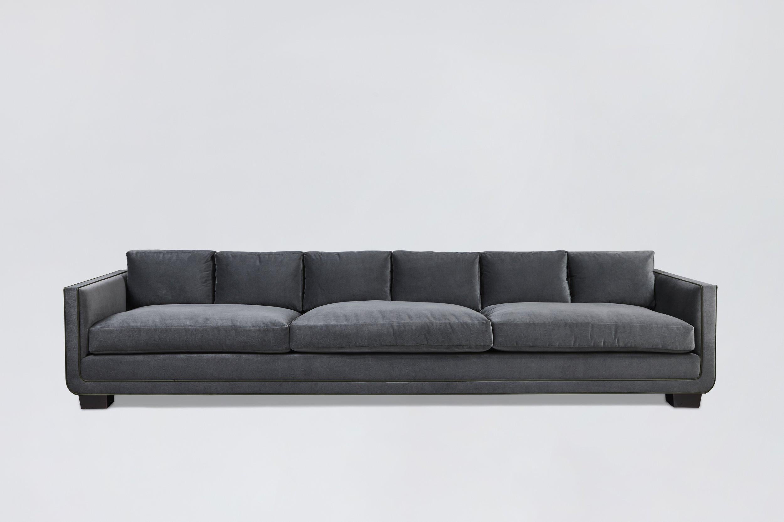 Canapé Harrison 120 avec détail de base incurvée par Martin & Brockett, 10 pieds de long en vente 2
