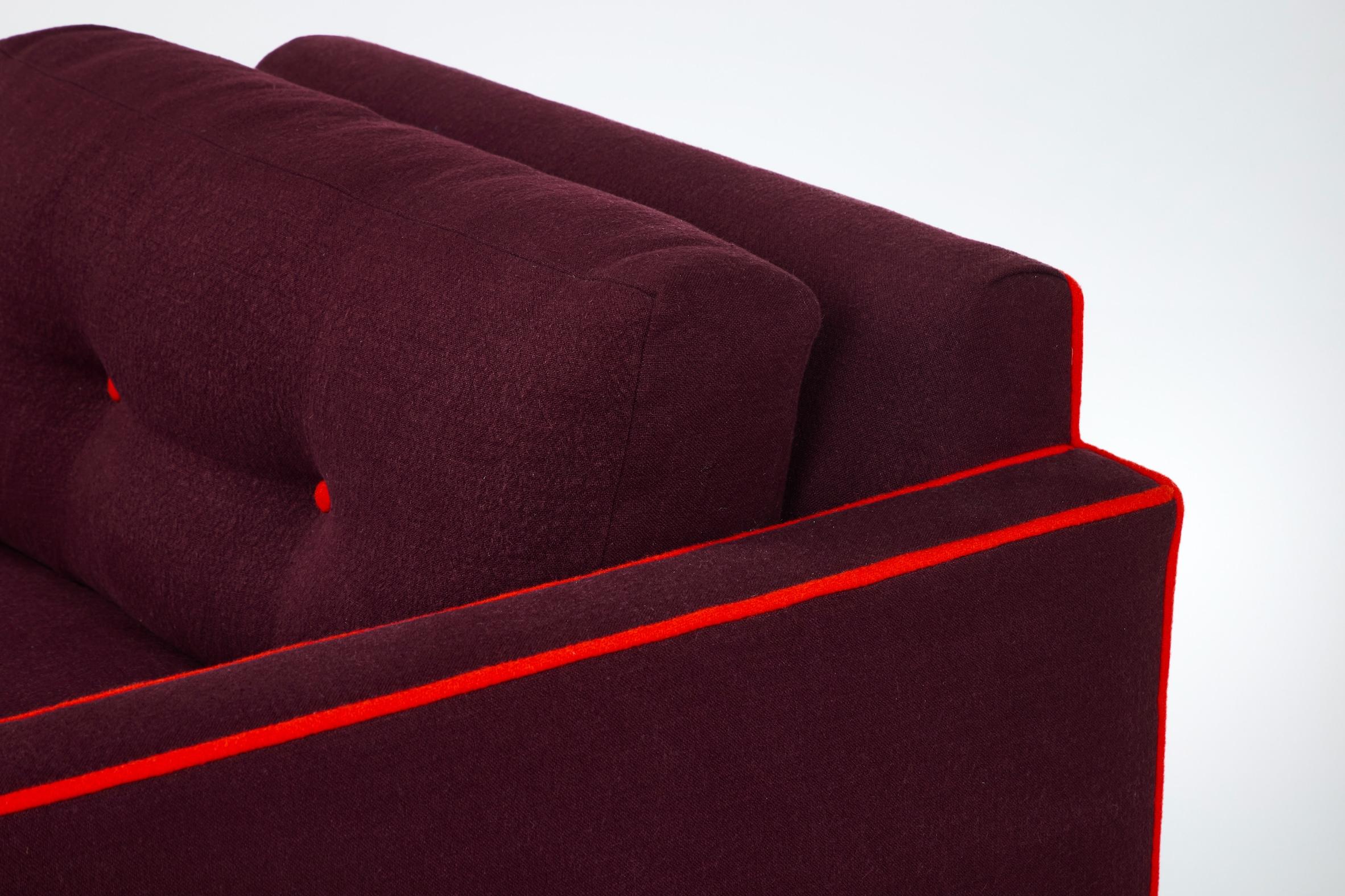 Tessuto Sedia moderna Martin Harrison con base curva di Martin and Brockett in vendita