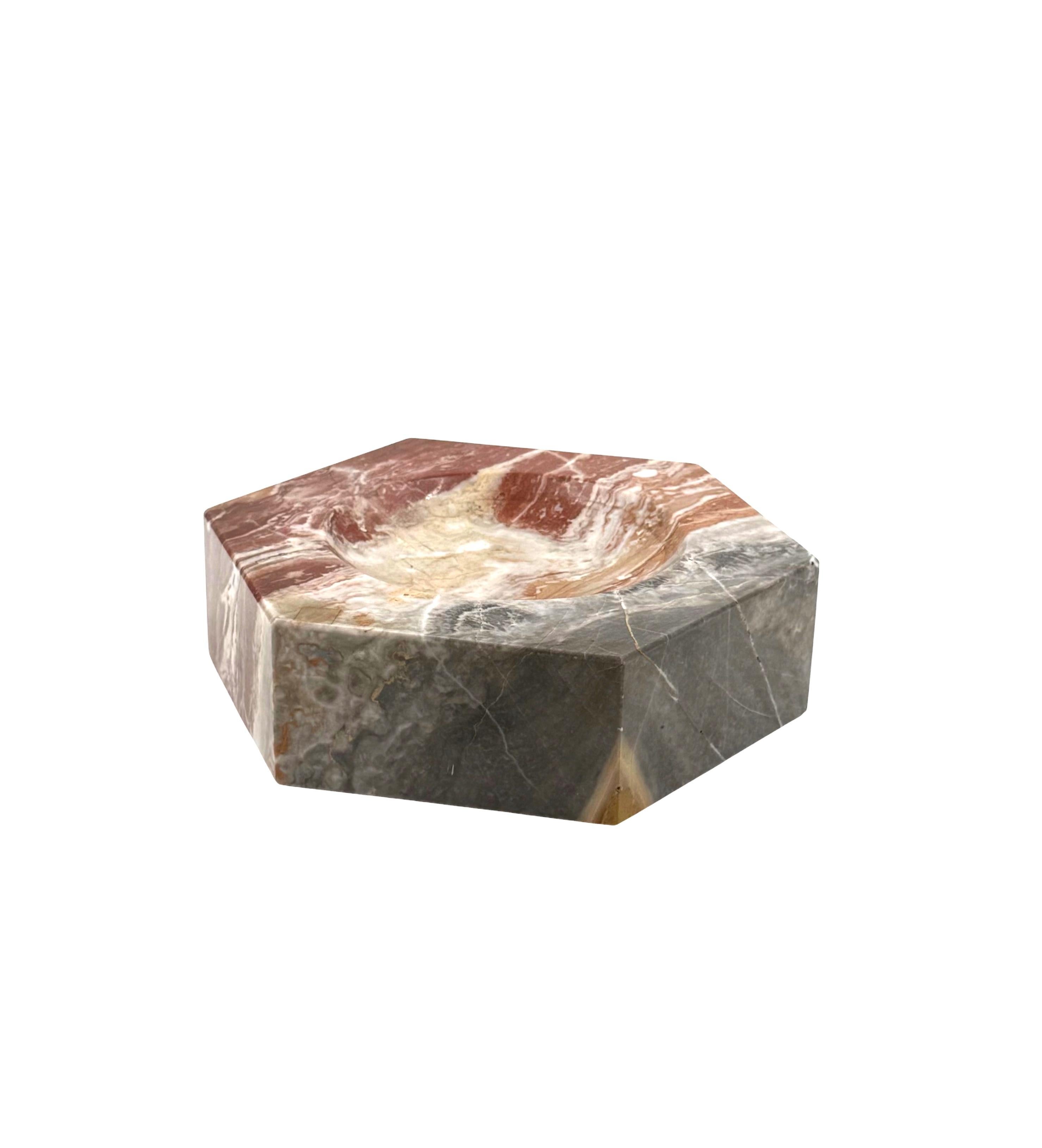 Modern hexagonal multicolored marble ashtray bowl, Italy, 1970s in vendita 5