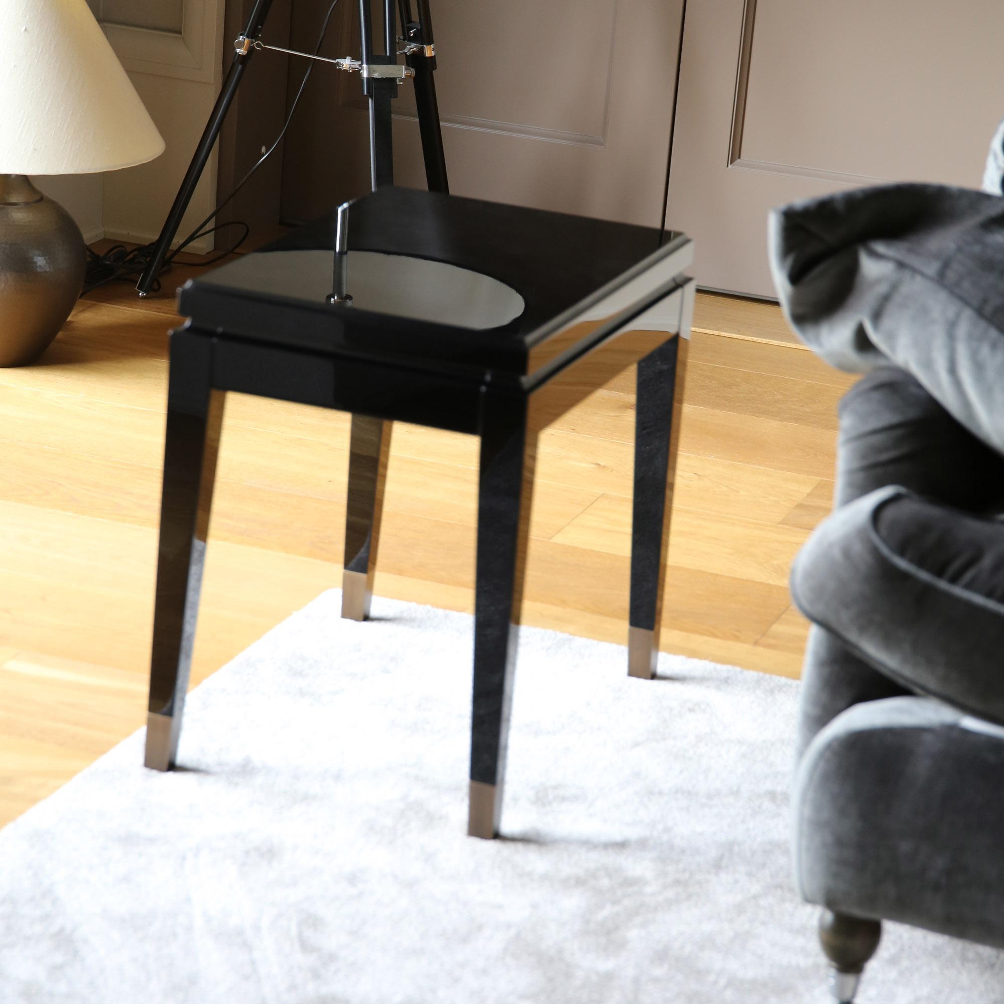 Contemporary Modern high gloss round black side table For Sale