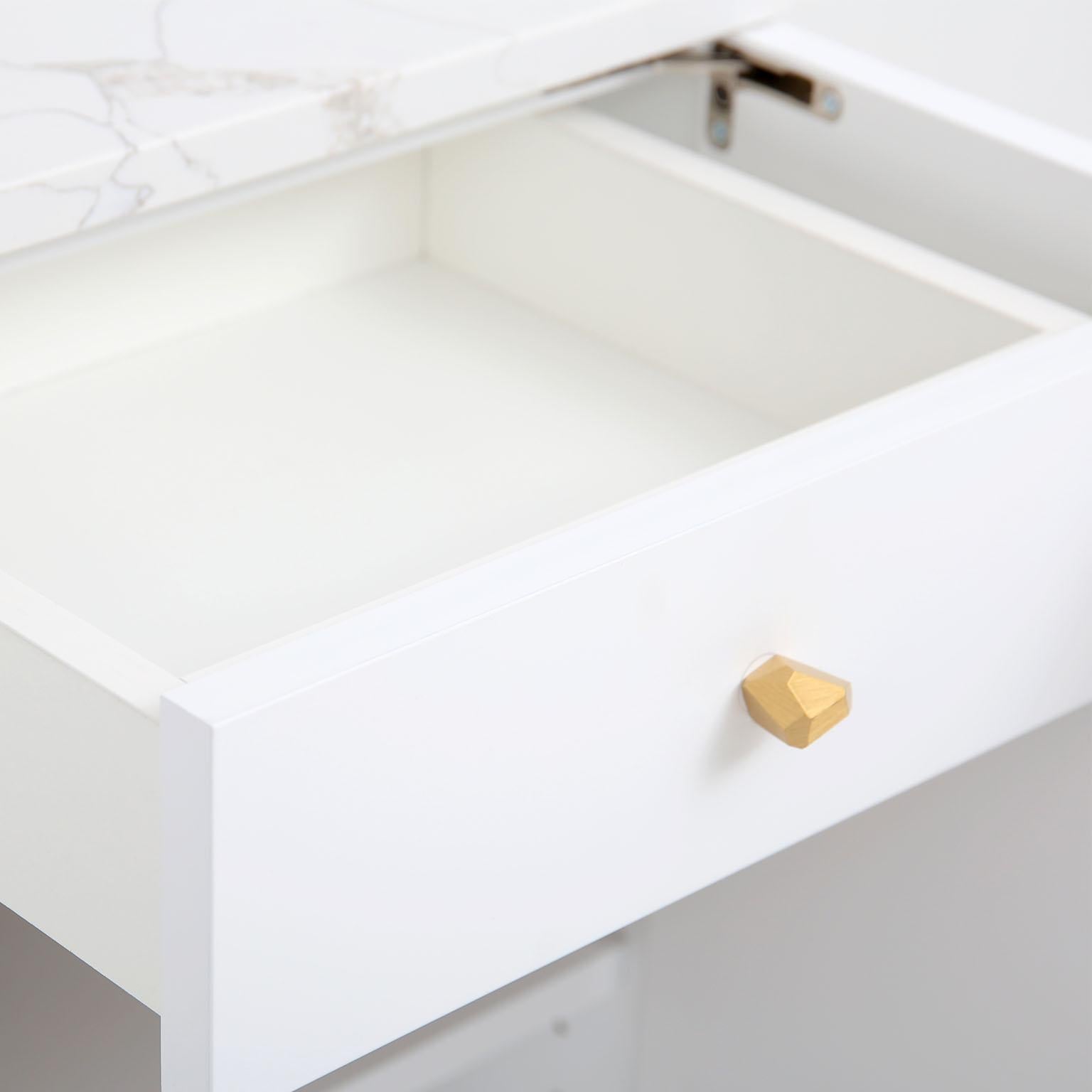 Modernes weißes Sideboard in Hochglanz mit Marmorplatte und Messingbeinen, Moderne im Angebot 3