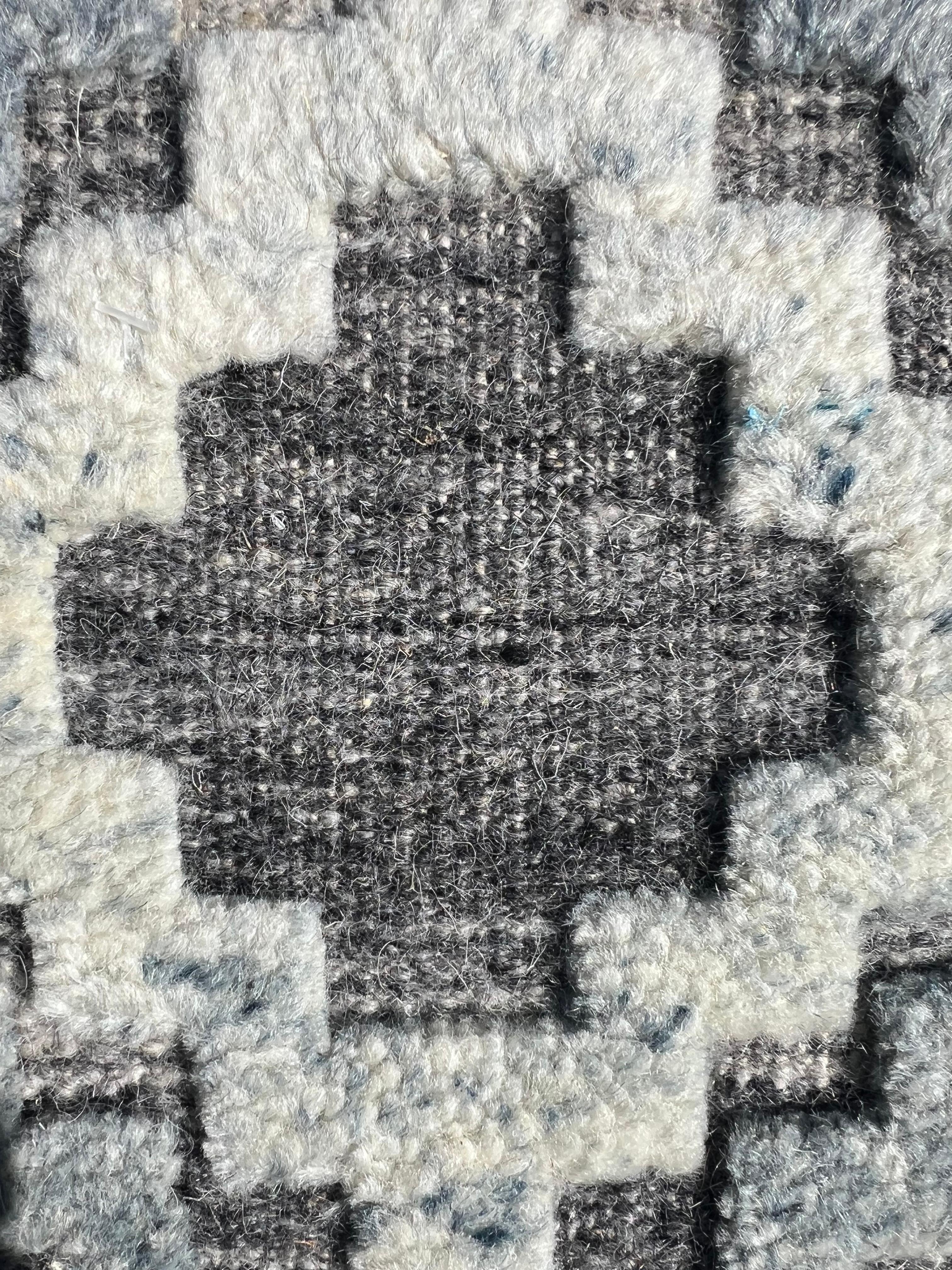 Moderner Hoch-Tief-Wollteppich (Indisch) im Angebot