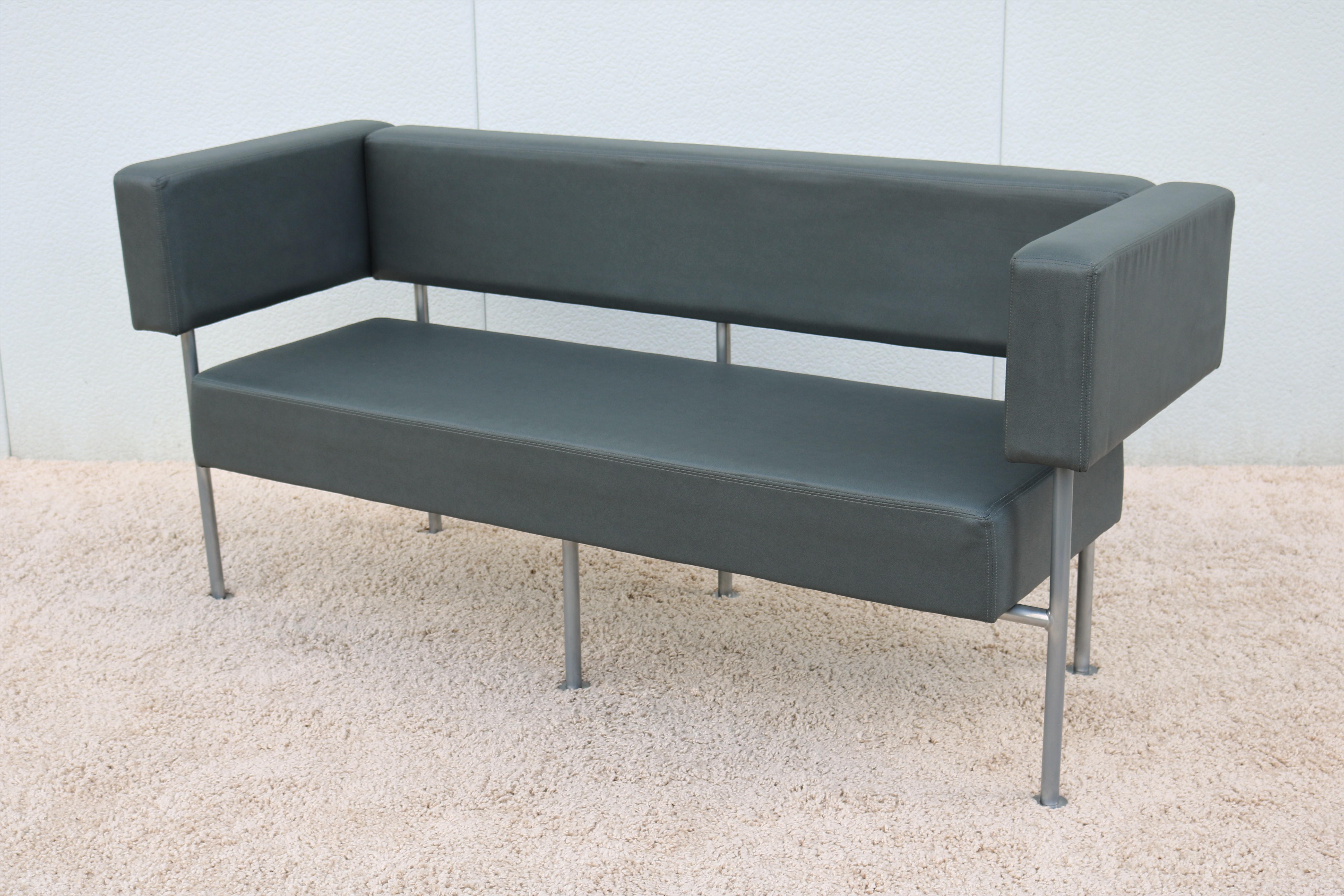 Modernes, schwebendes Longo-Sofa-Set aus grauem EcoSoft-Leder Komplot-Design im Angebot 3