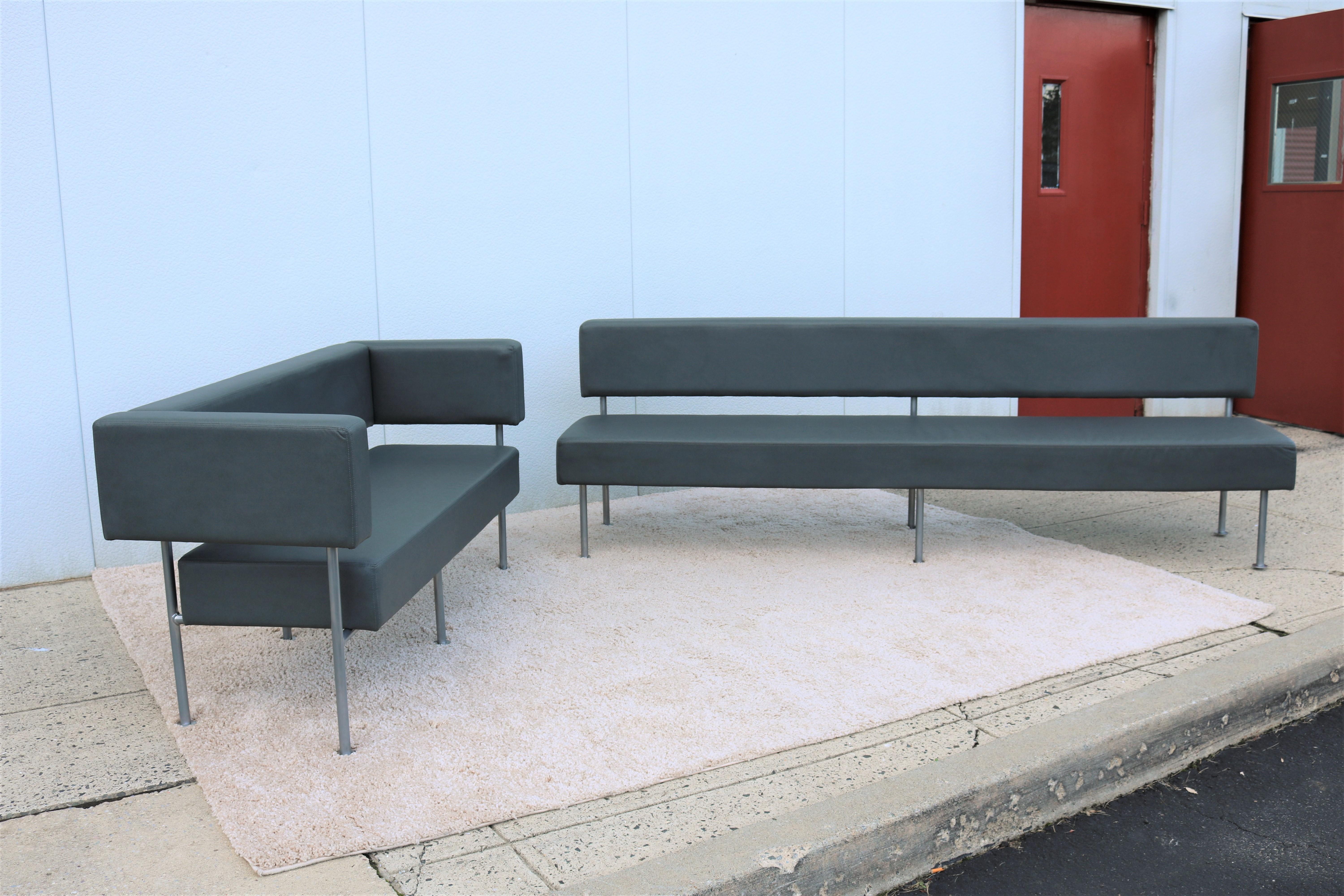 Modernes, schwebendes Longo-Sofa-Set aus grauem EcoSoft-Leder Komplot-Design (amerikanisch) im Angebot