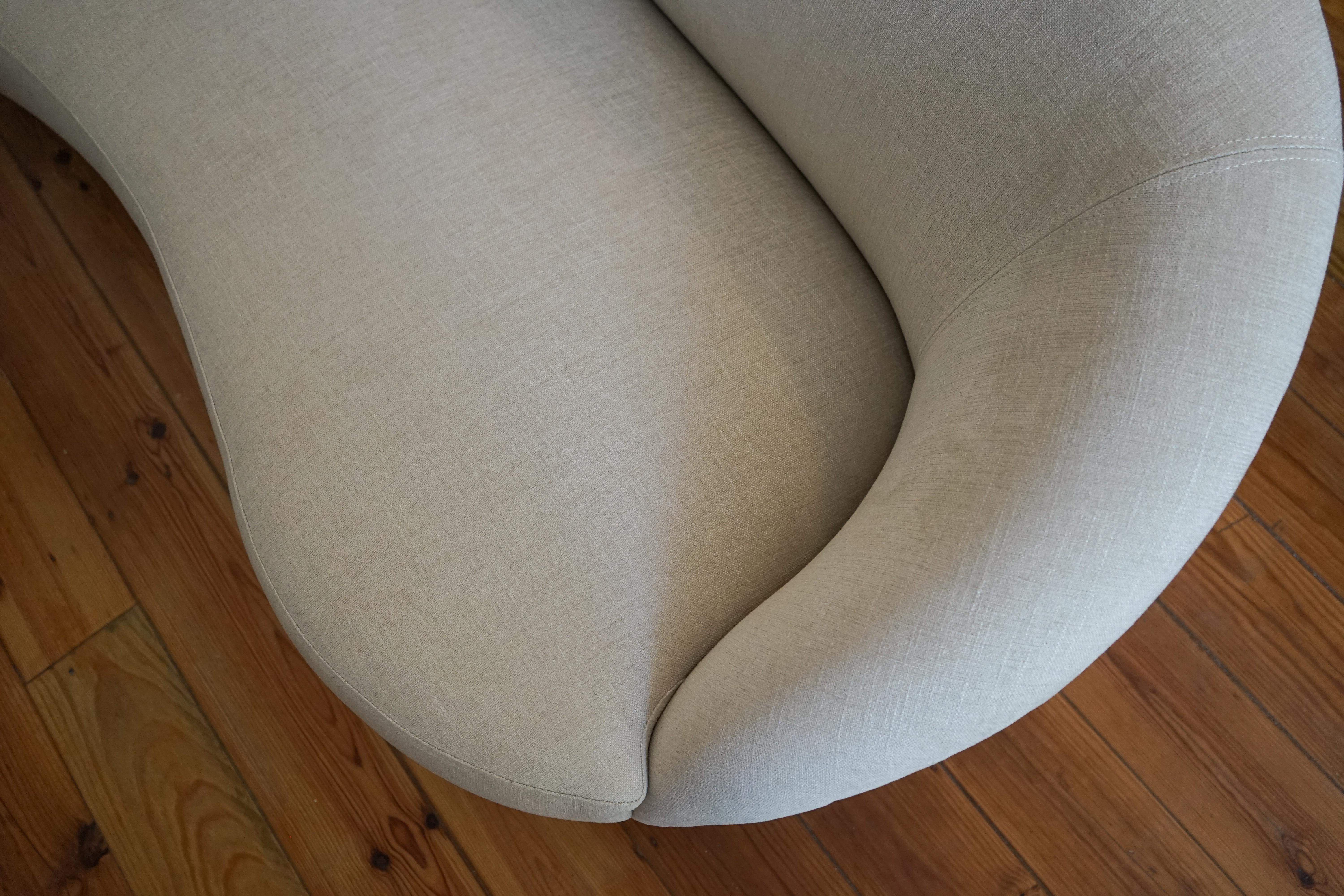 Modernes Hilary-Sofa aus Holz und Textilien, handgefertigt von Stylish Club im Zustand „Neu“ im Angebot in Seroa, PT