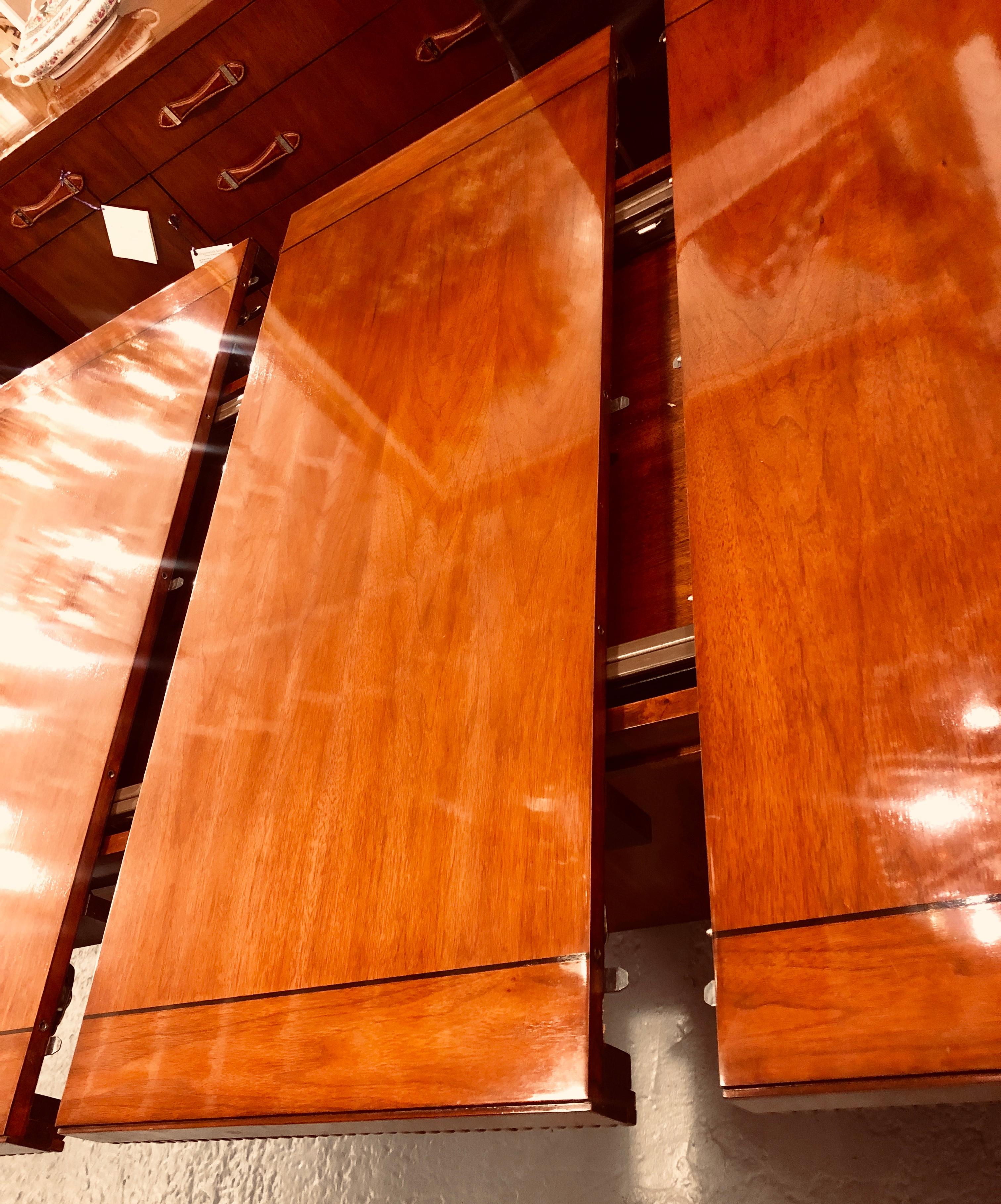 Table de salle à manger Modernity Wood Solid Wood Walnut Veneer Labeled 10