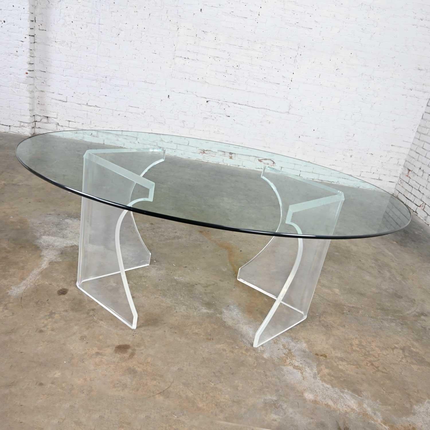 Modern Hollywood Regency Art Deco Lucite Sculptural Dining Table Oval Glass Top In Good Condition For Sale In Topeka, KS