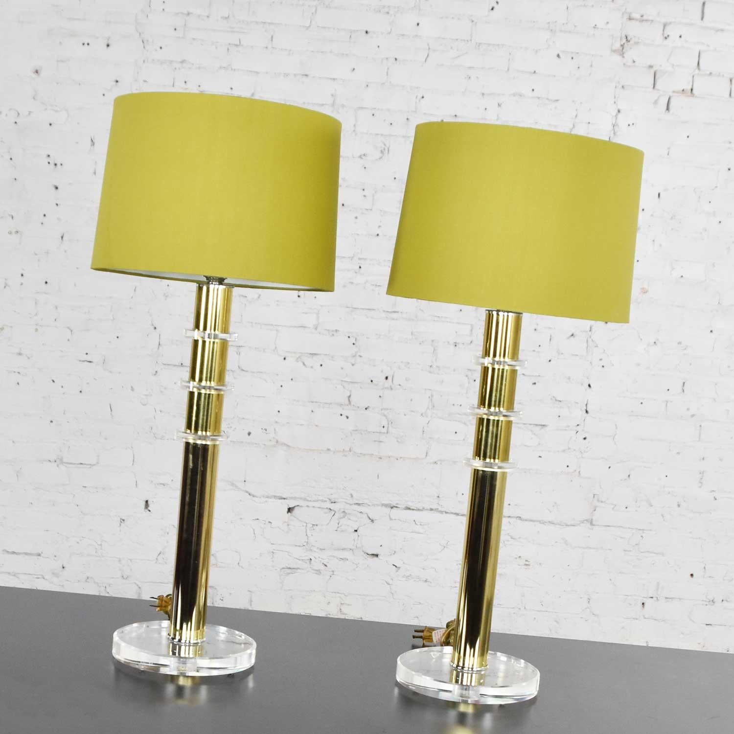 Modern Hollywood Regency Lucite & Brass Plate Lamps 2 Pair Style Karl Springer In Good Condition In Topeka, KS