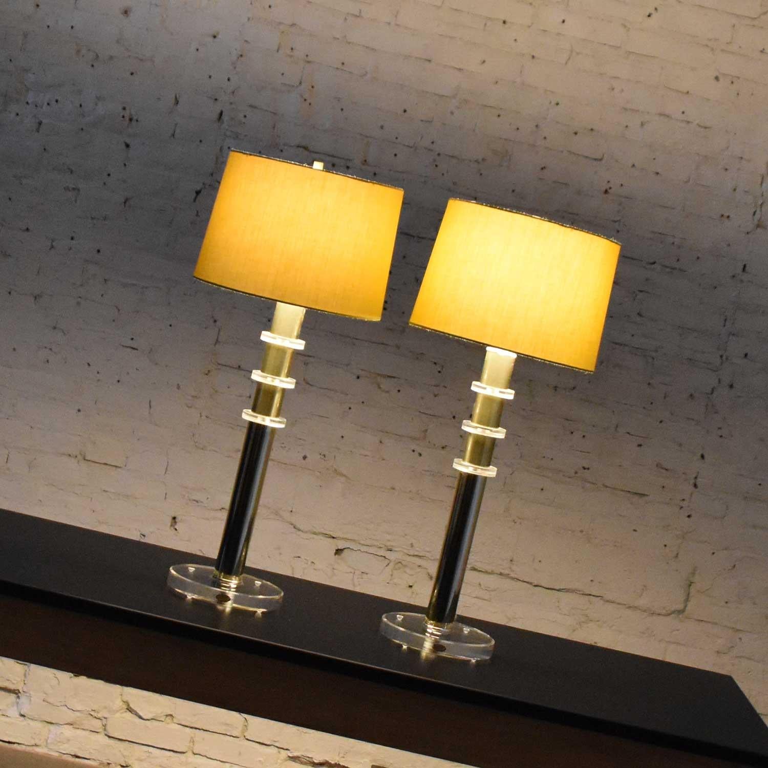 Modern Hollywood Regency Lucite & Brass Plate Lamps a Pair Style Karl Springer 7