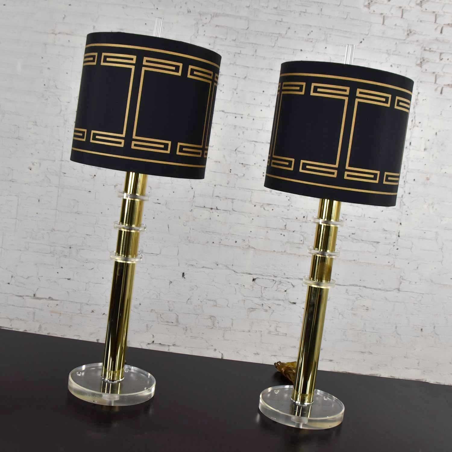 Fabulous vintage modern and rather Hollywood Regency brass plate and Lucite lamps a pair in the style of Karl Springer with black shades. In beautiful vintage condition. They have some discoloration to the brass plate where it is wearing through and