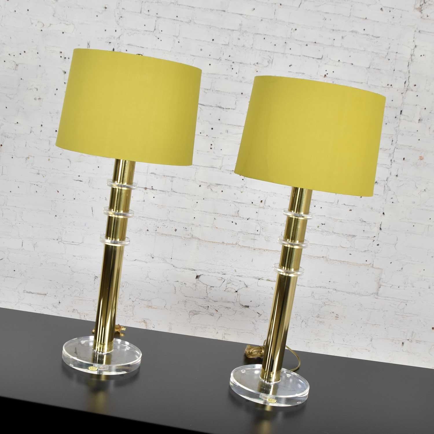 Modern Hollywood Regency Lucite & Brass Plate Lamps a Pair Style Karl Springer In Good Condition In Topeka, KS