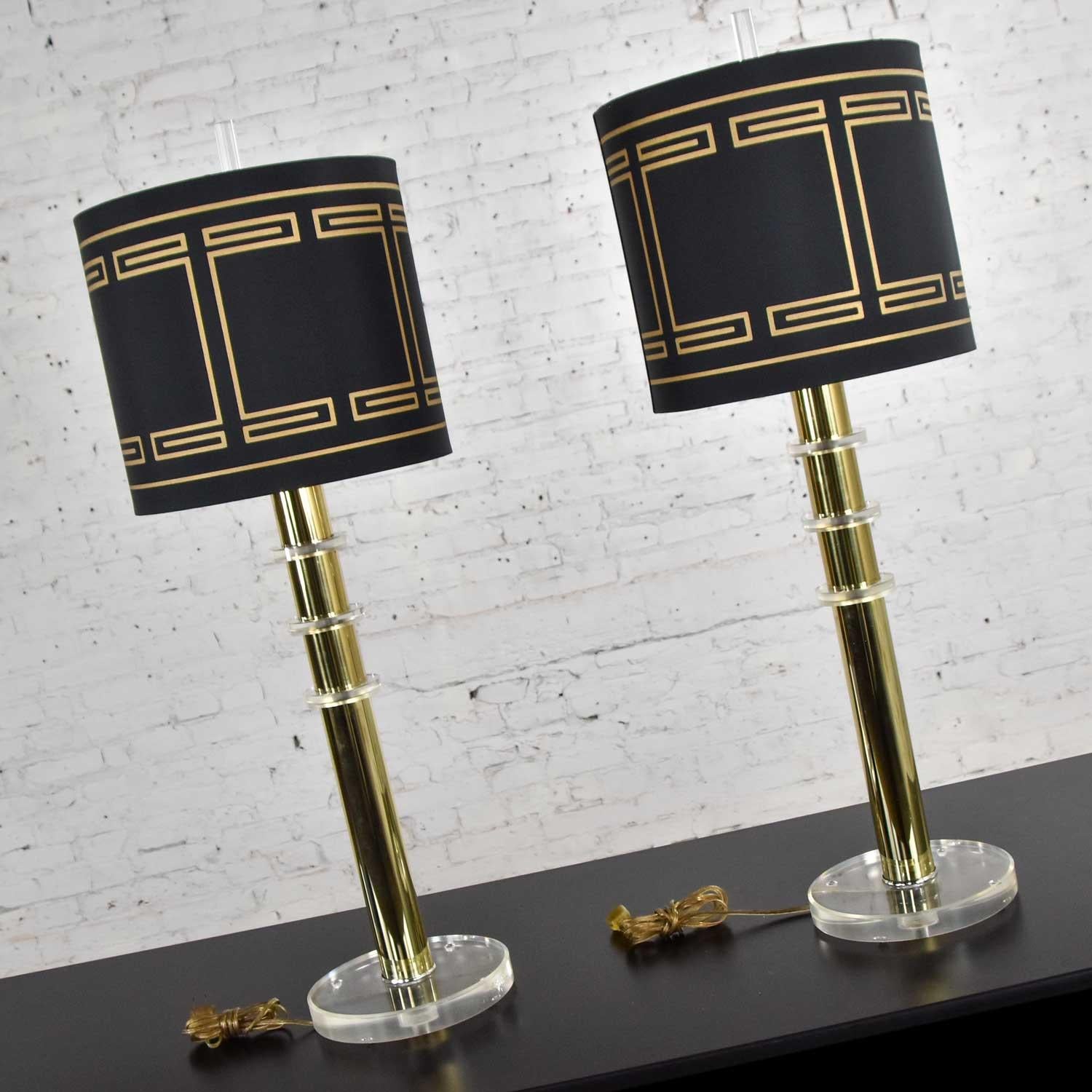 Late 20th Century Modern Hollywood Regency Lucite & Brass Plate Lamps a Pair Style Karl Springer For Sale
