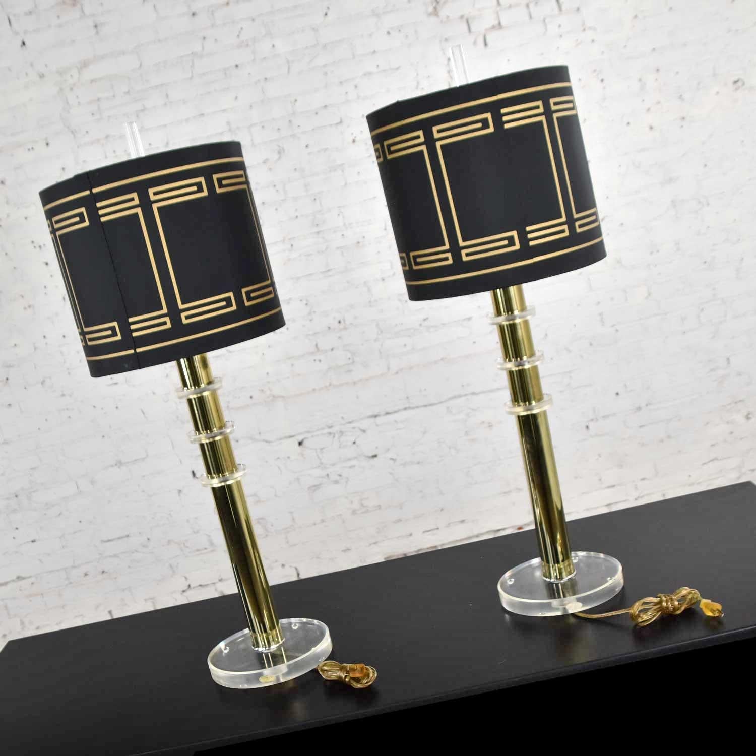 Modern Hollywood Regency Lucite & Brass Plate Lamps a Pair Style Karl Springer For Sale 1