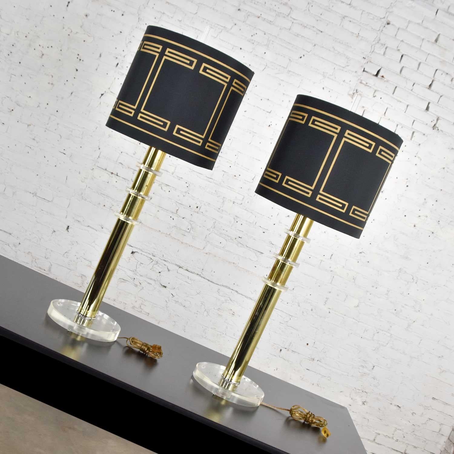 Modern Hollywood Regency Lucite & Brass Plate Lamps a Pair Style Karl Springer For Sale 2