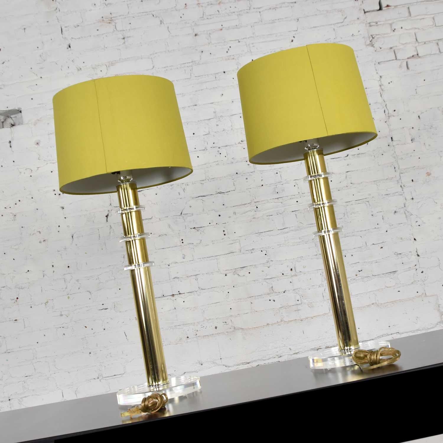 Modern Hollywood Regency Lucite & Brass Plate Lamps a Pair Style Karl Springer 3