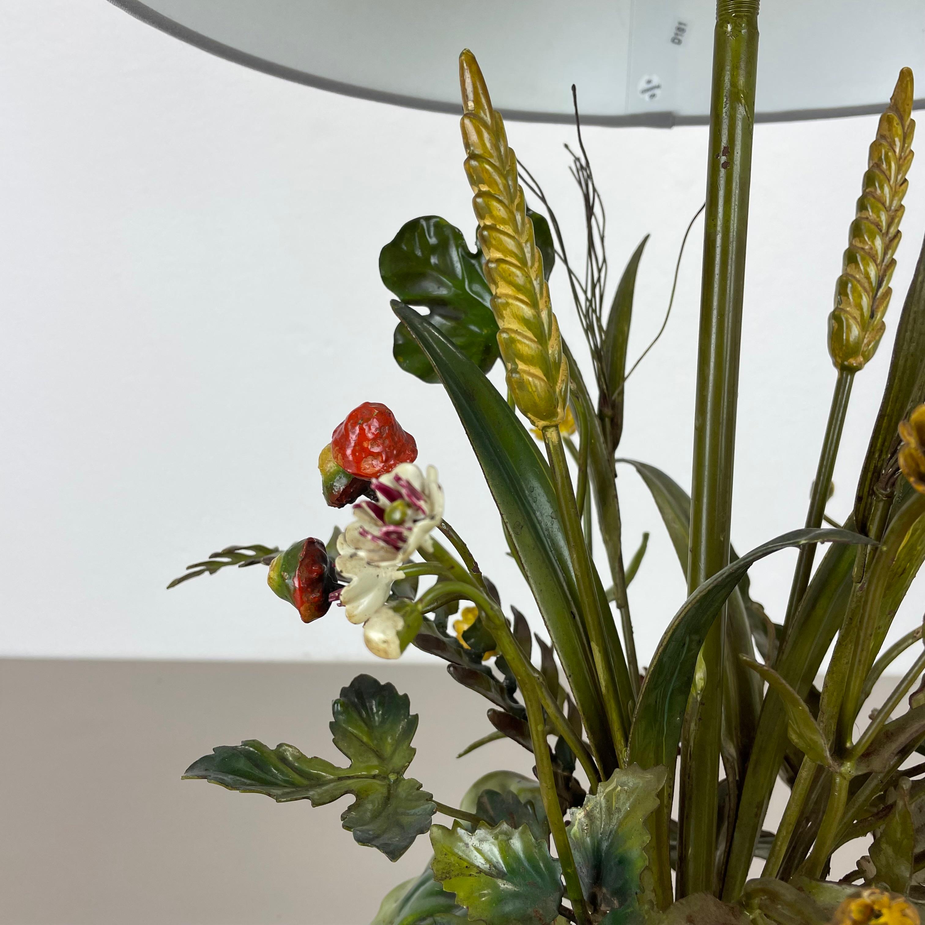 tavolo moderno Hollywood regency in metallo 47cm FLOWER BOUQUET Base per luce, Italia anni '50 in vendita 4