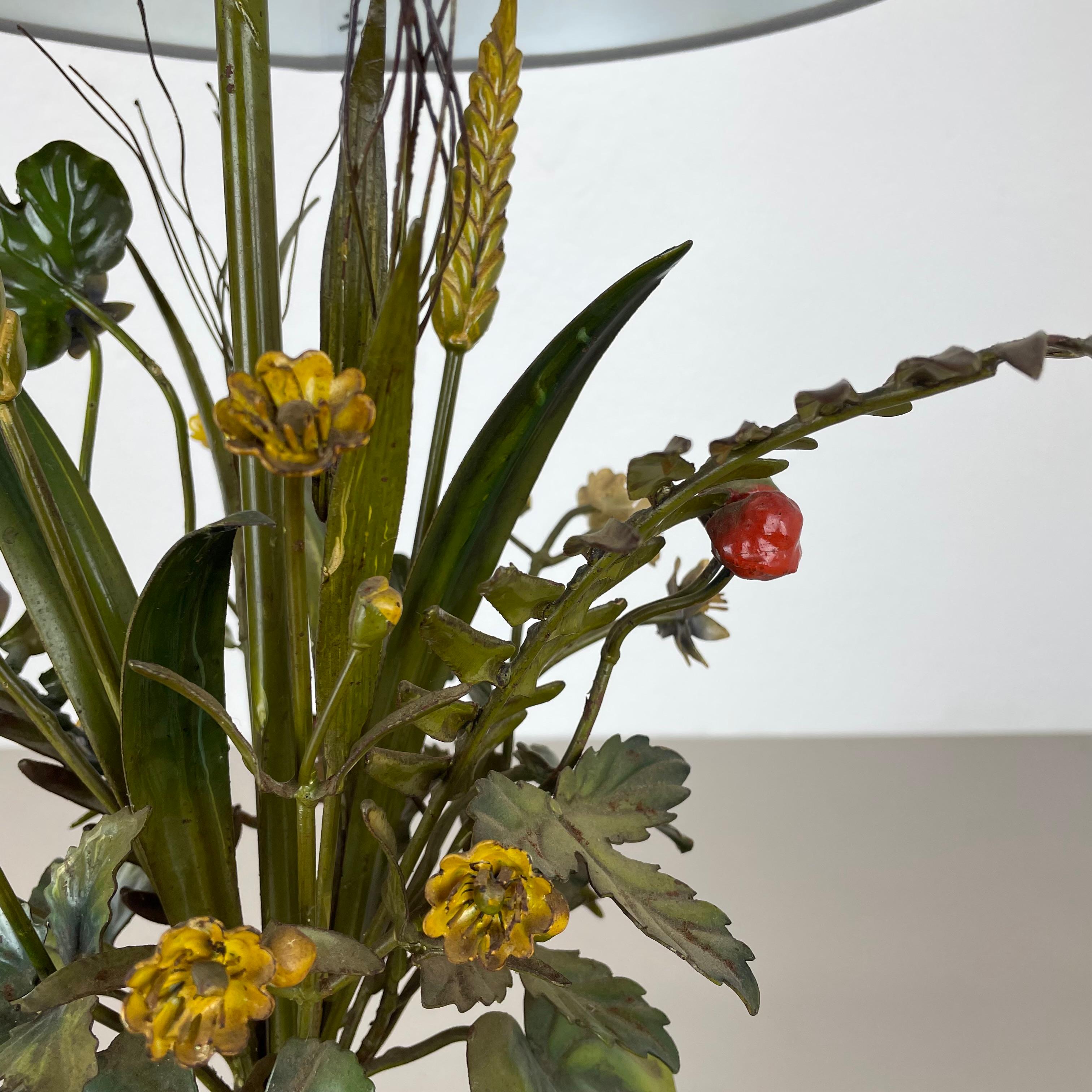 tavolo moderno Hollywood regency in metallo 47cm FLOWER BOUQUET Base per luce, Italia anni '50 in vendita 5