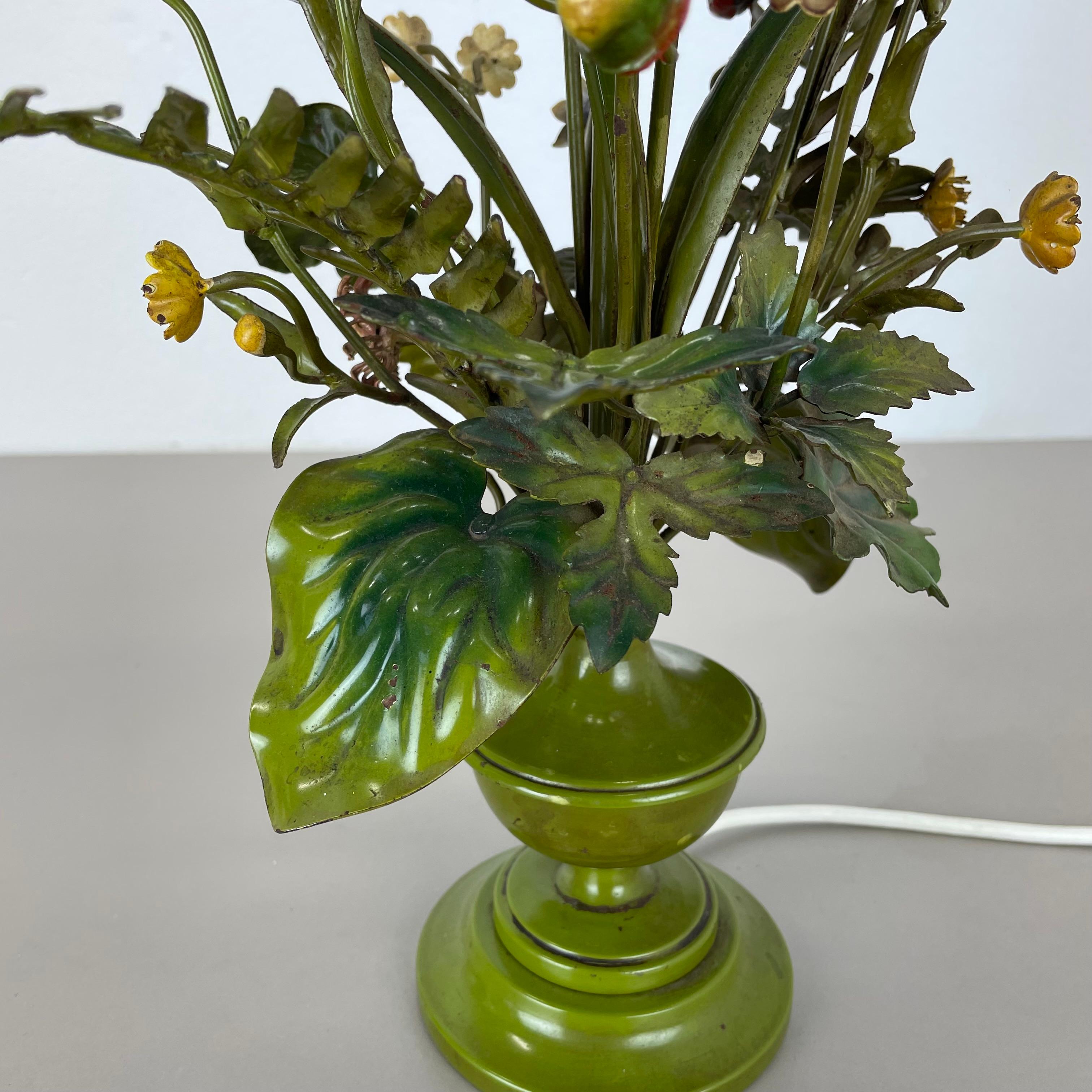 tavolo moderno Hollywood regency in metallo 47cm FLOWER BOUQUET Base per luce, Italia anni '50 in vendita 6