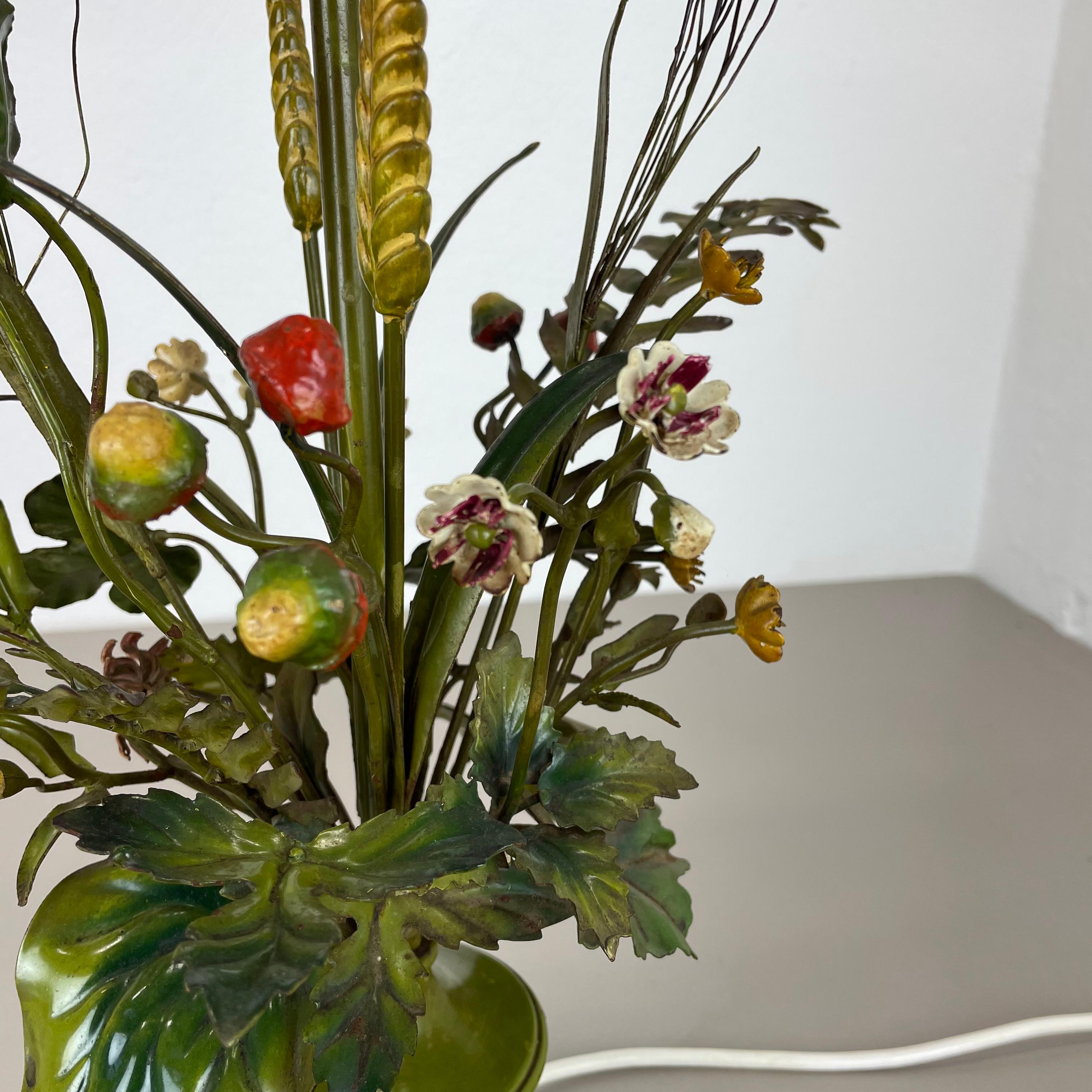 tavolo moderno Hollywood regency in metallo 47cm FLOWER BOUQUET Base per luce, Italia anni '50 in vendita 8