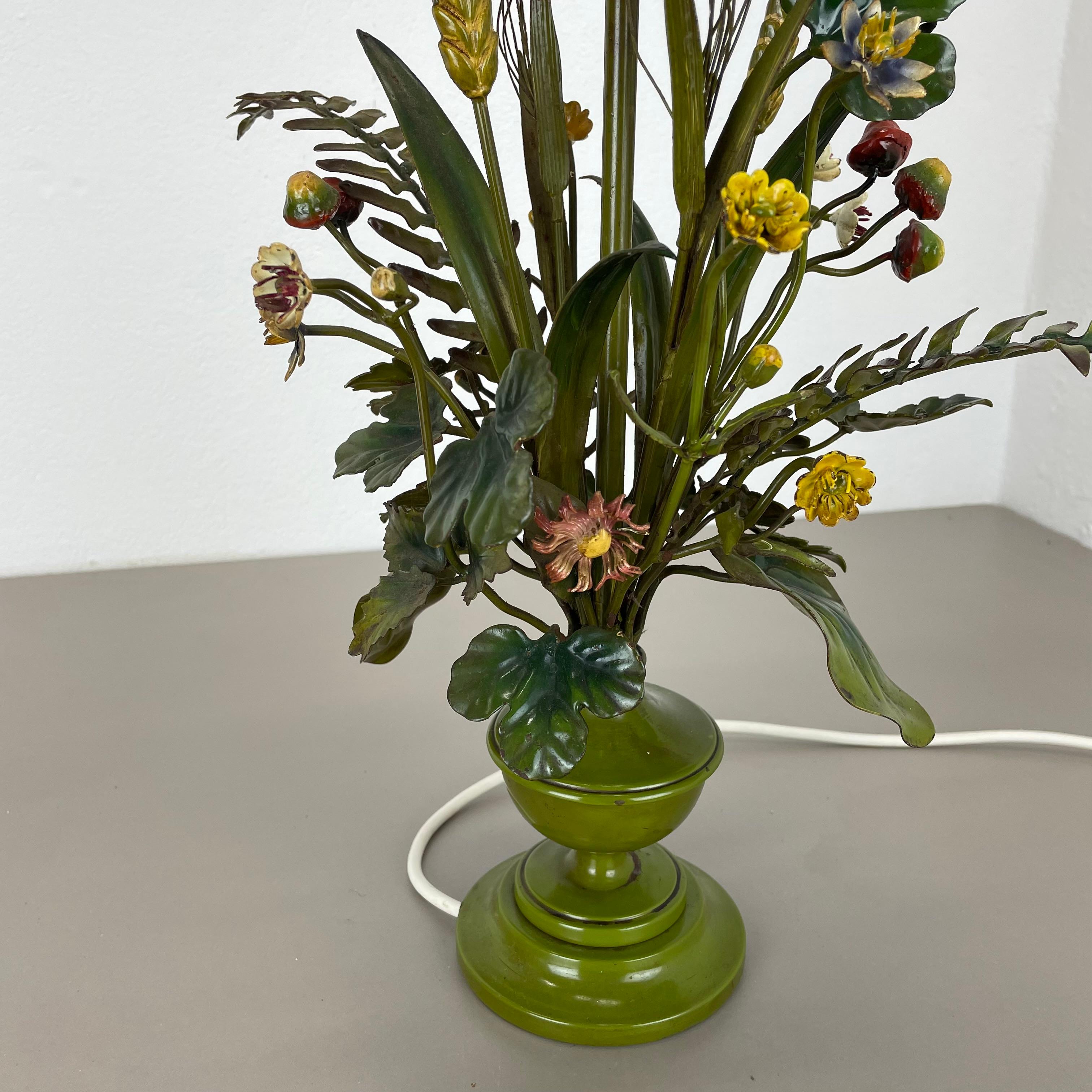 tavolo moderno Hollywood regency in metallo 47cm FLOWER BOUQUET Base per luce, Italia anni '50 in vendita 10