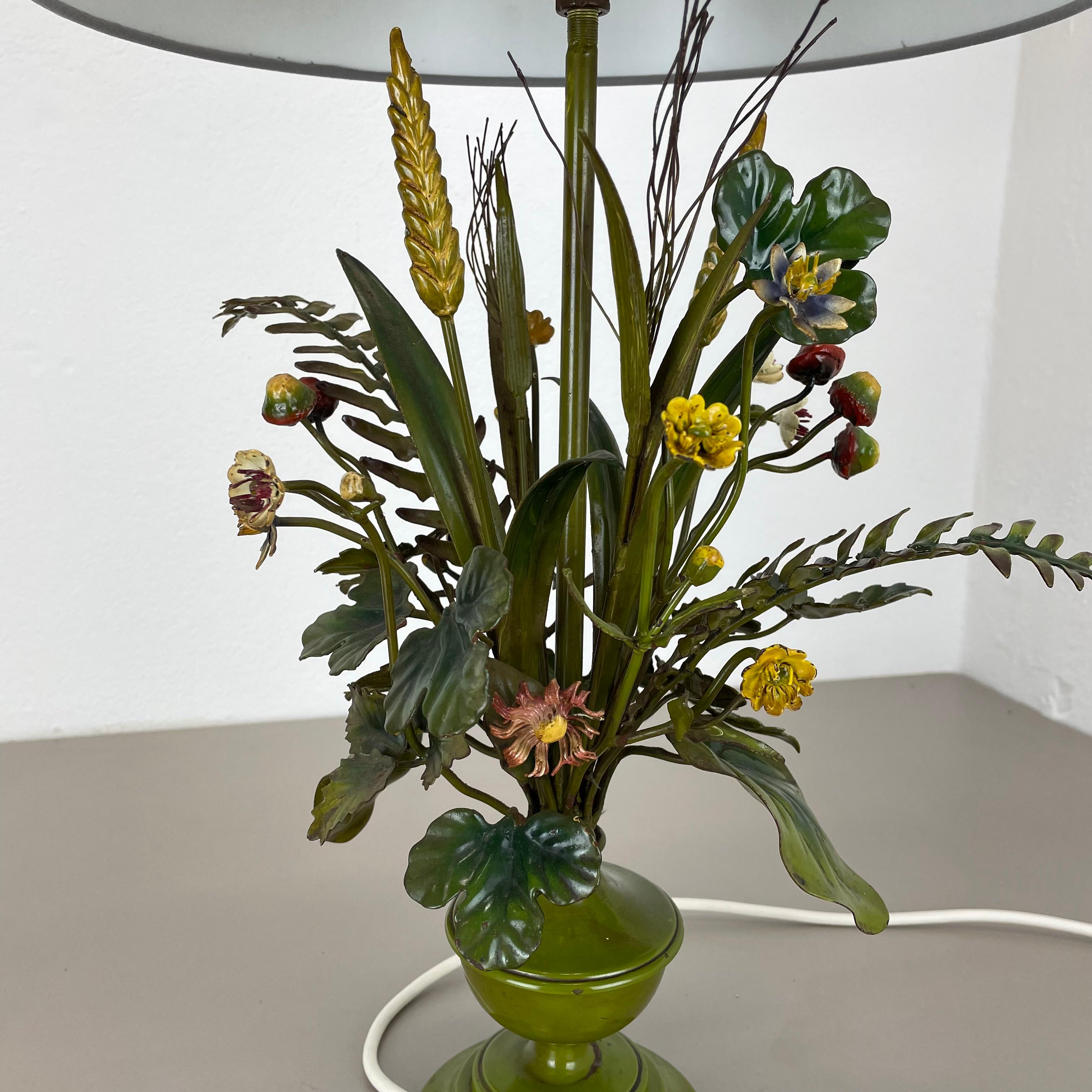 tavolo moderno Hollywood regency in metallo 47cm FLOWER BOUQUET Base per luce, Italia anni '50 in vendita 11