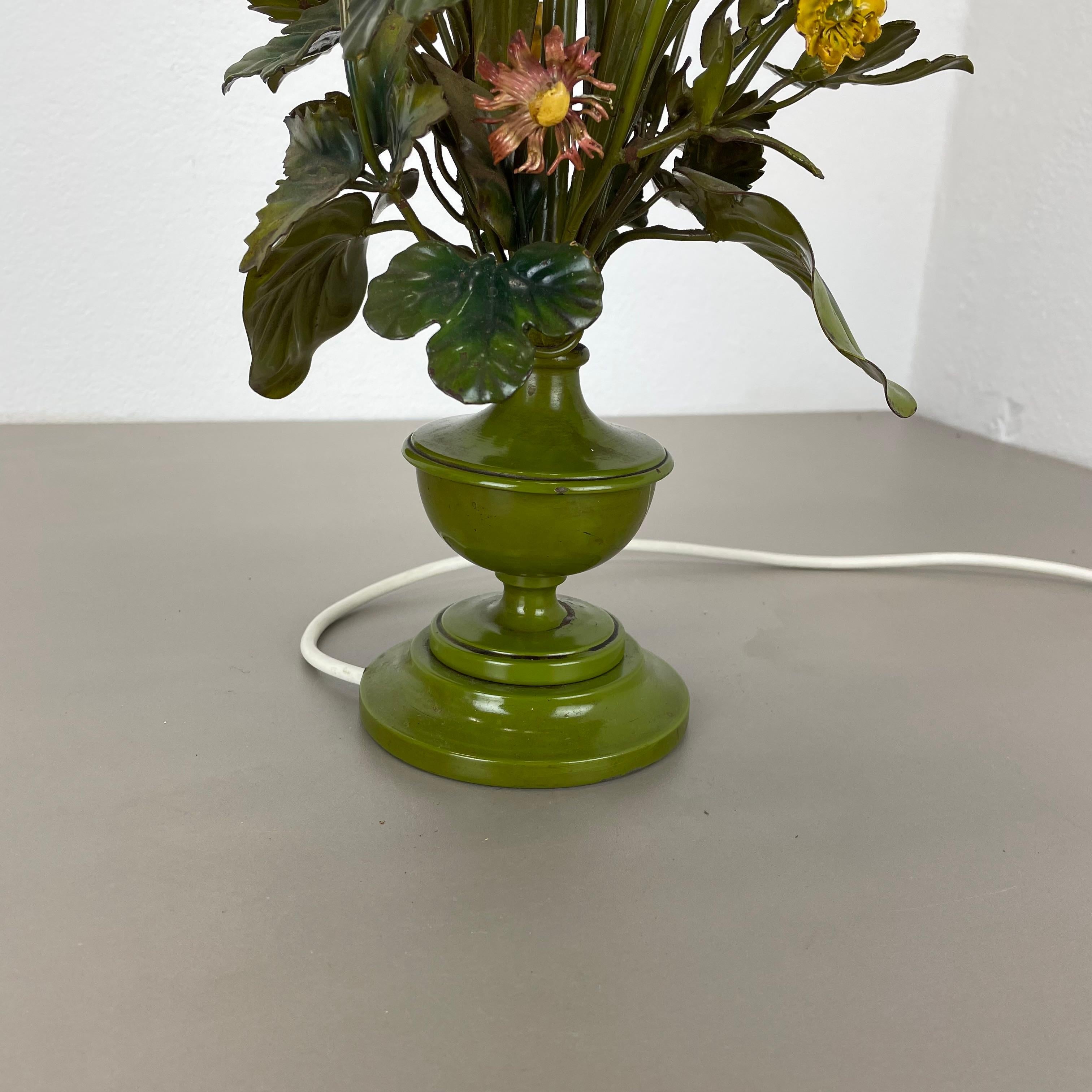 tavolo moderno Hollywood regency in metallo 47cm FLOWER BOUQUET Base per luce, Italia anni '50 in vendita 12