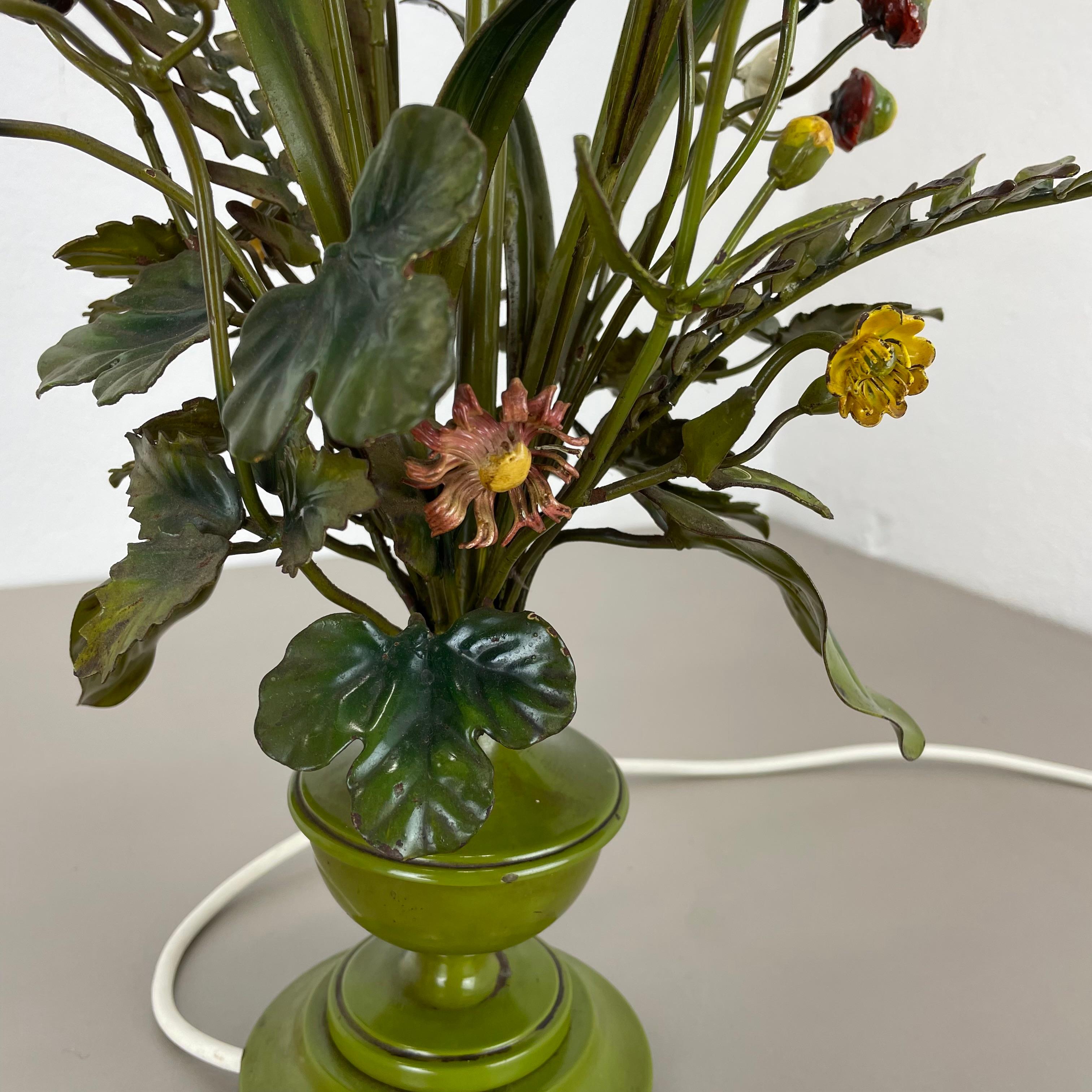 tavolo moderno Hollywood regency in metallo 47cm FLOWER BOUQUET Base per luce, Italia anni '50 in vendita 13