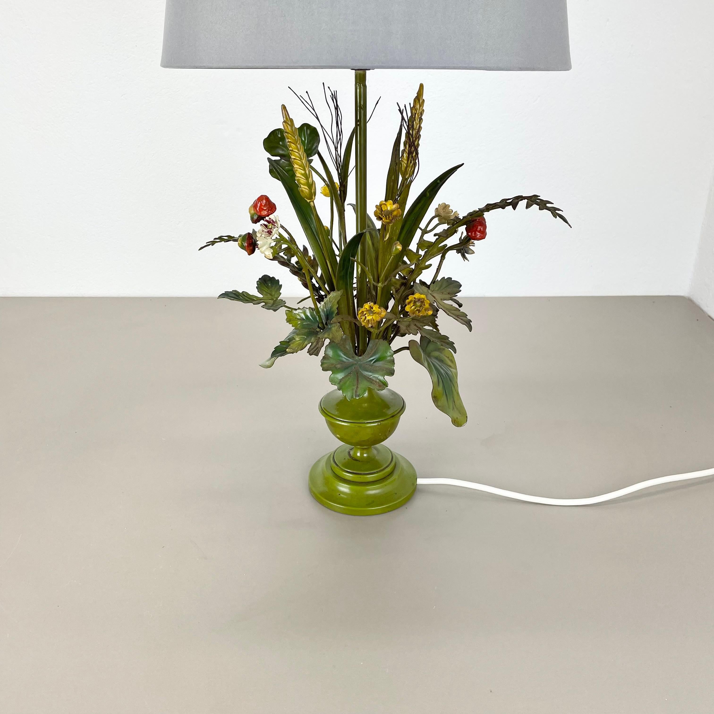 Mid-Century moderno tavolo moderno Hollywood regency in metallo 47cm FLOWER BOUQUET Base per luce, Italia anni '50 in vendita