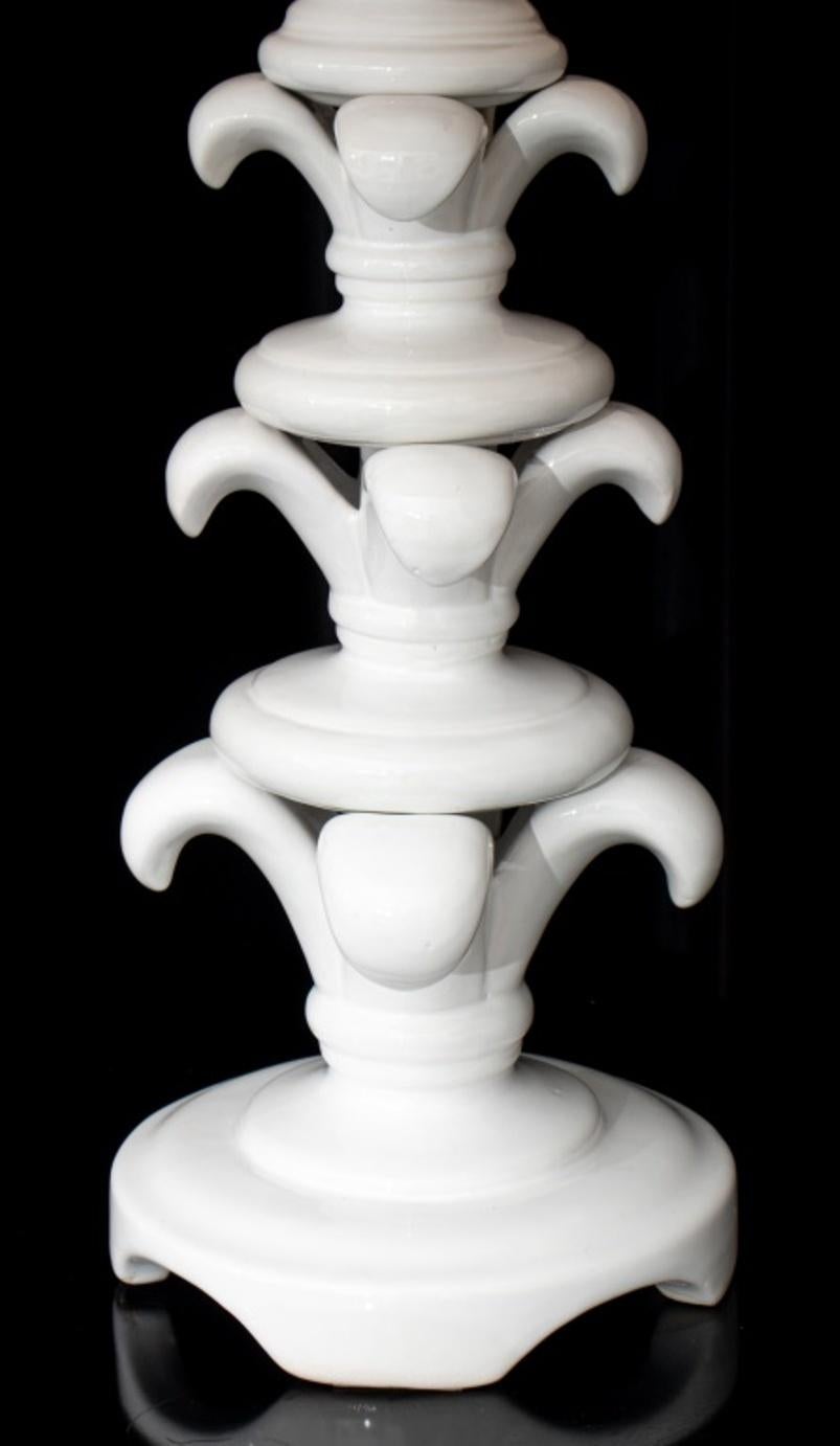Modern Hollywood Regency White Ceramic Table Lamp In Good Condition In New York, NY
