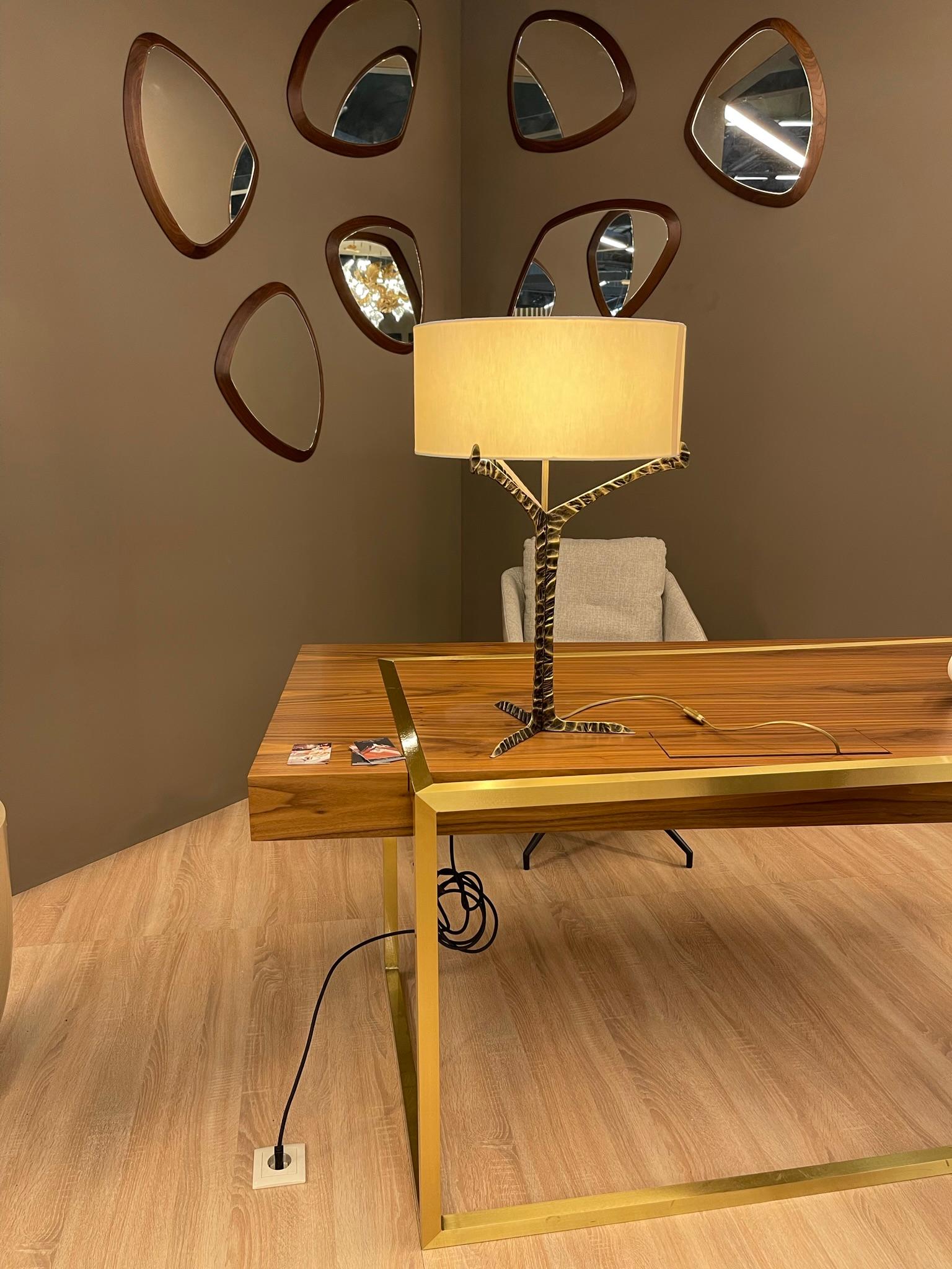 Moderne The Moderns Office Accent Writing Executive Desk Walnut Brushed Brass En stock en vente