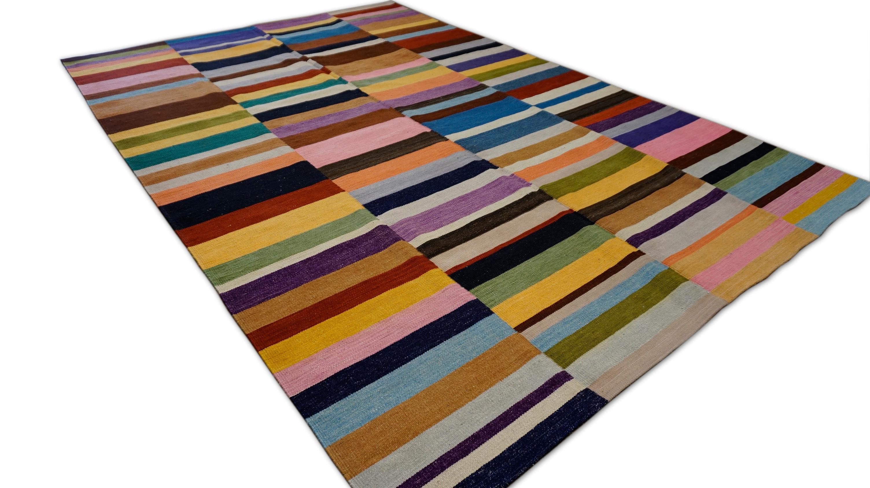 Moderner horizontaler mehrfarbiger Block entworfener Wollkilim 6'6''x9'8'' im Zustand „Neu“ im Angebot in Torrance, CA