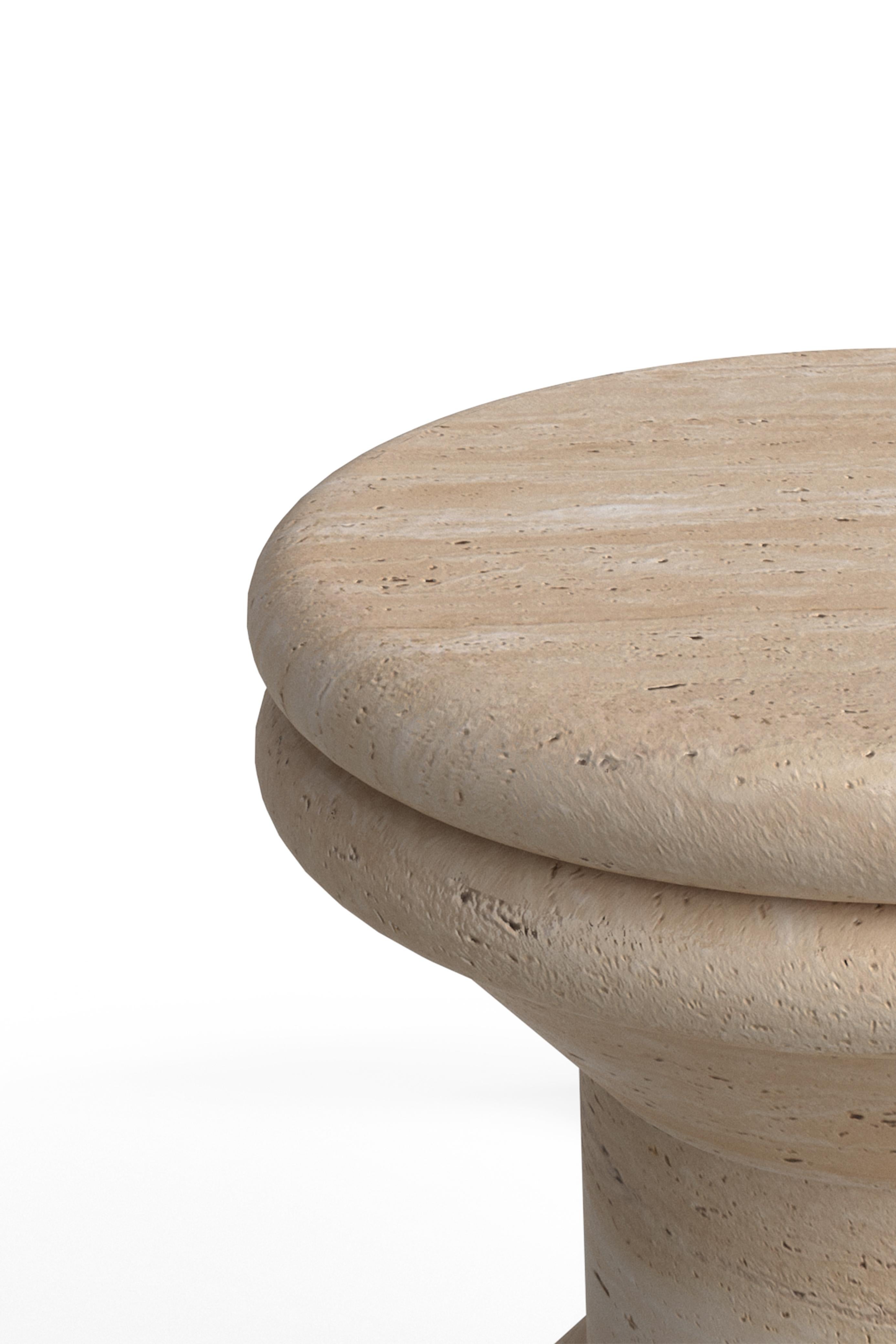 Portugais Table d'appoint sablier, travertin, fabriquée à la main au Portugal par Lusitanus Home en vente