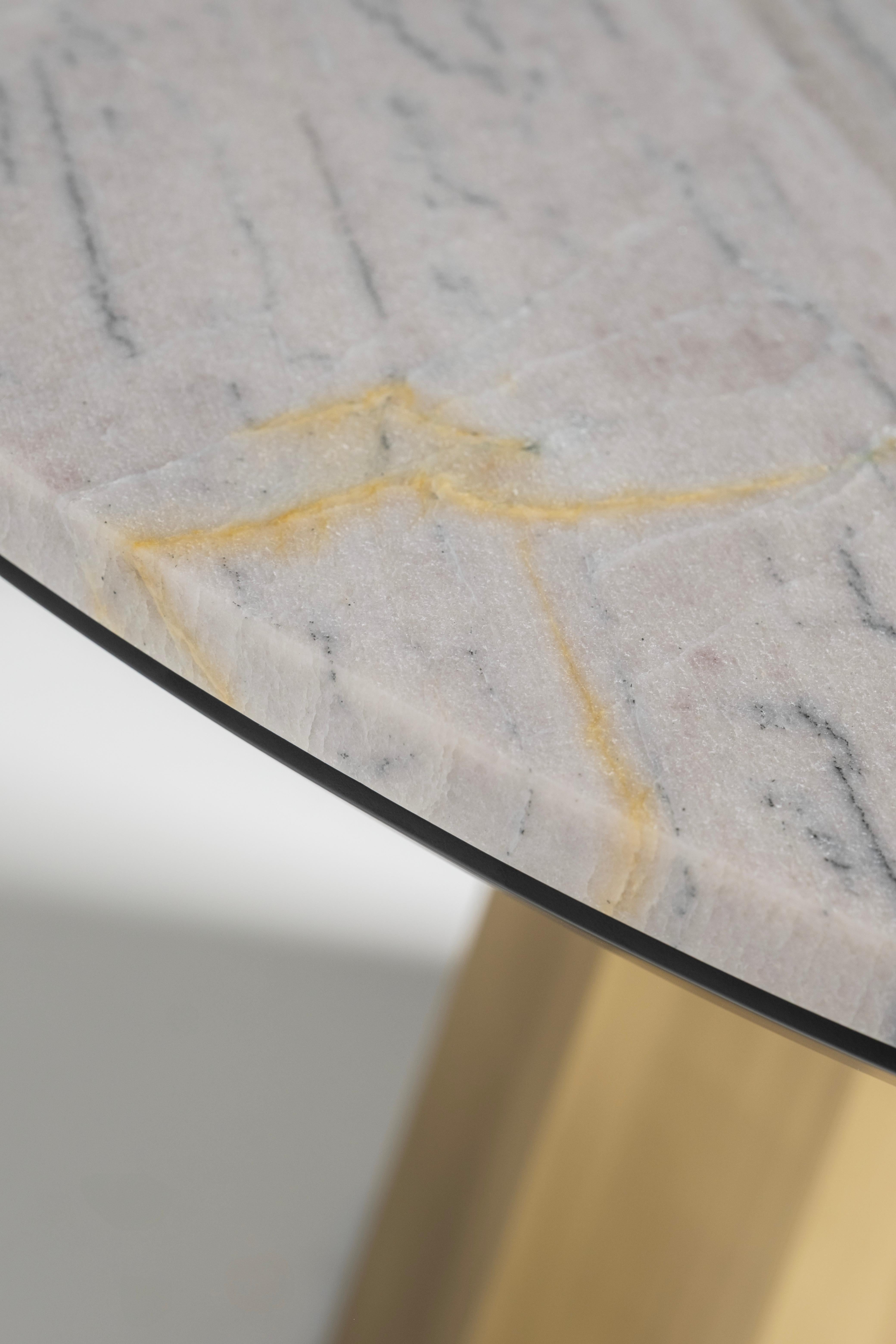 Table de salle à manger ronde moderne en Howlite, Golden Wave Quartzite, Handmade by Greenapple en vente 2