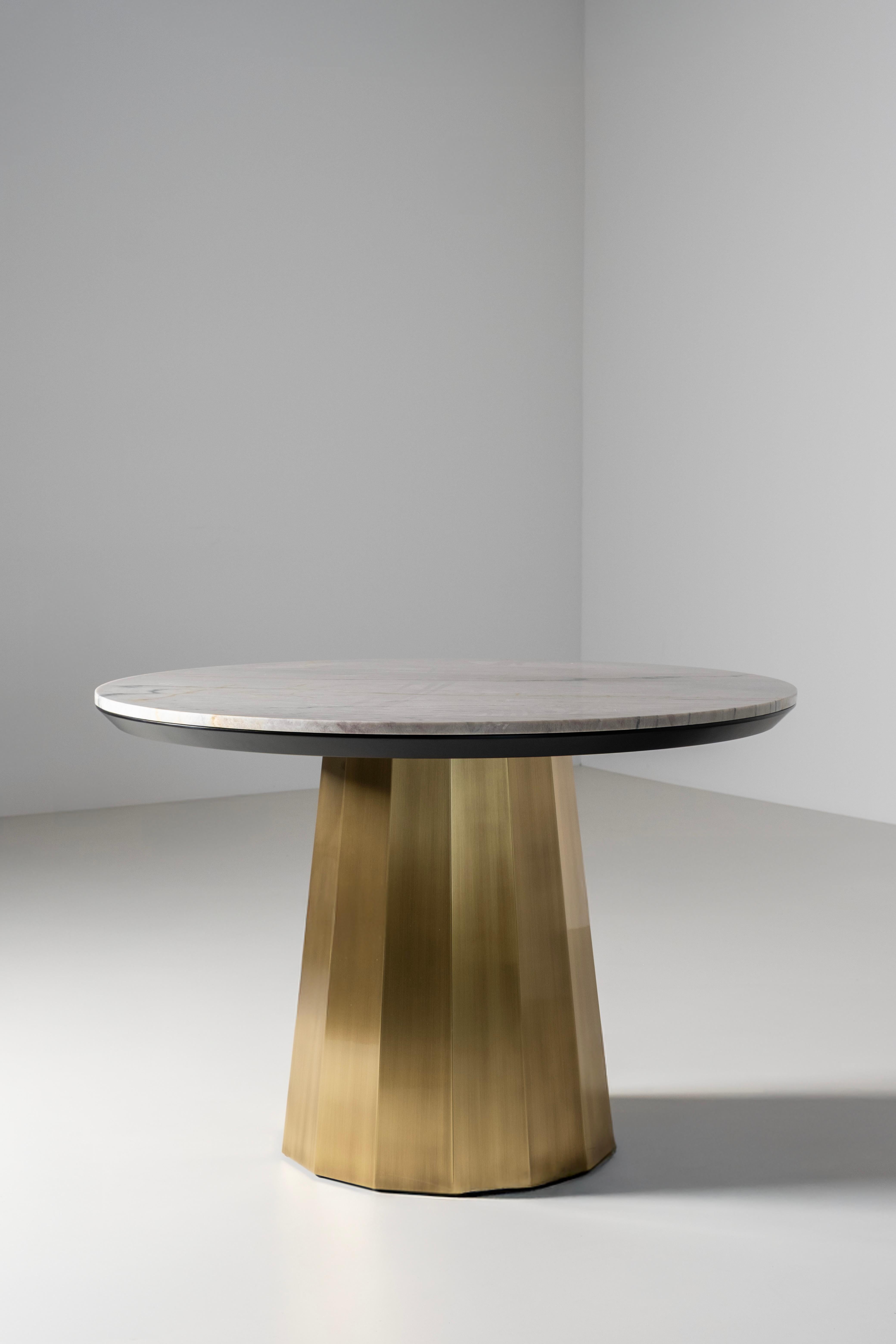 Moderne Table de salle à manger ronde moderne en Howlite, Golden Wave Quartzite, Handmade by Greenapple en vente