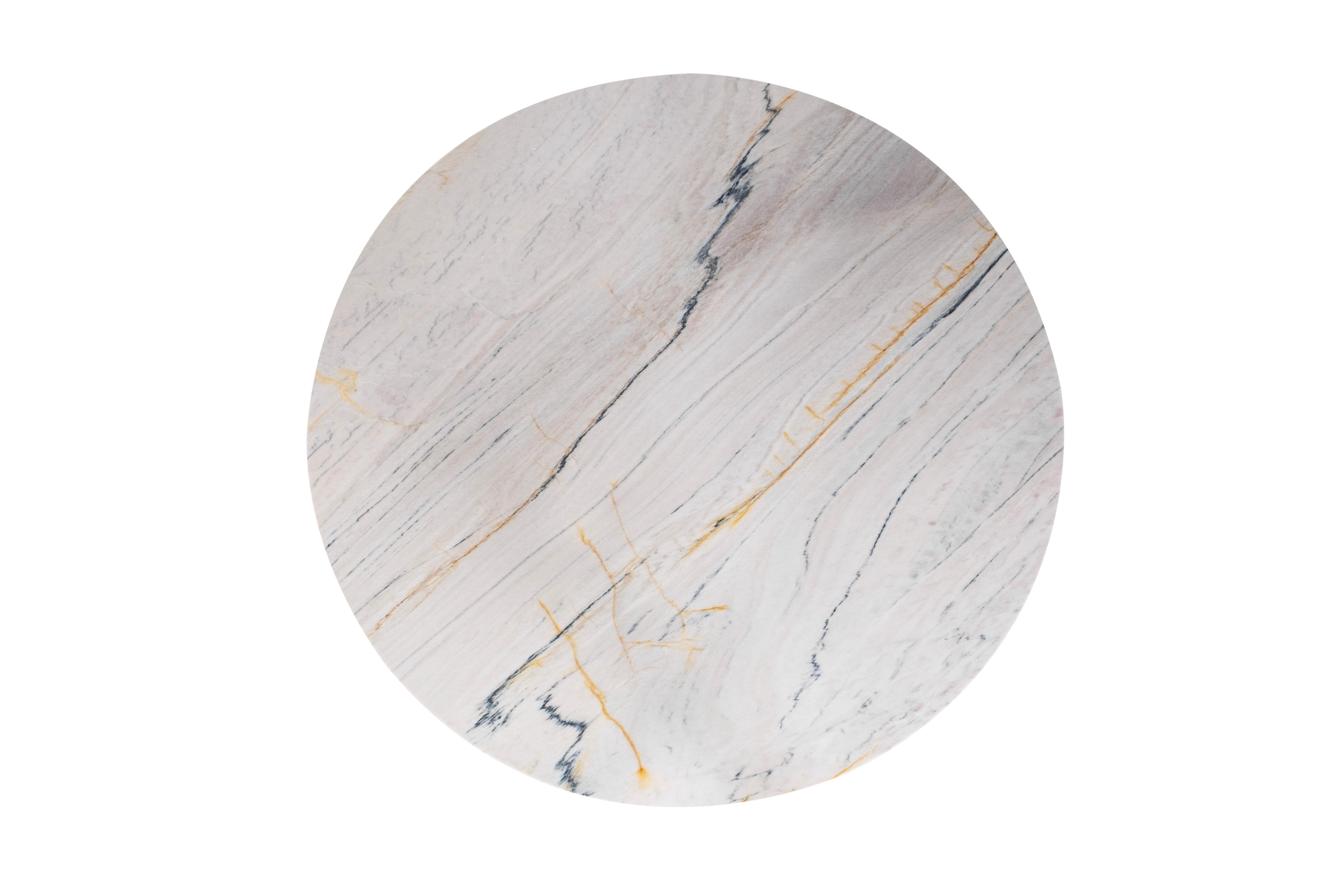 Portugais Table de salle à manger ronde moderne en Howlite, Golden Wave Quartzite, Handmade by Greenapple en vente