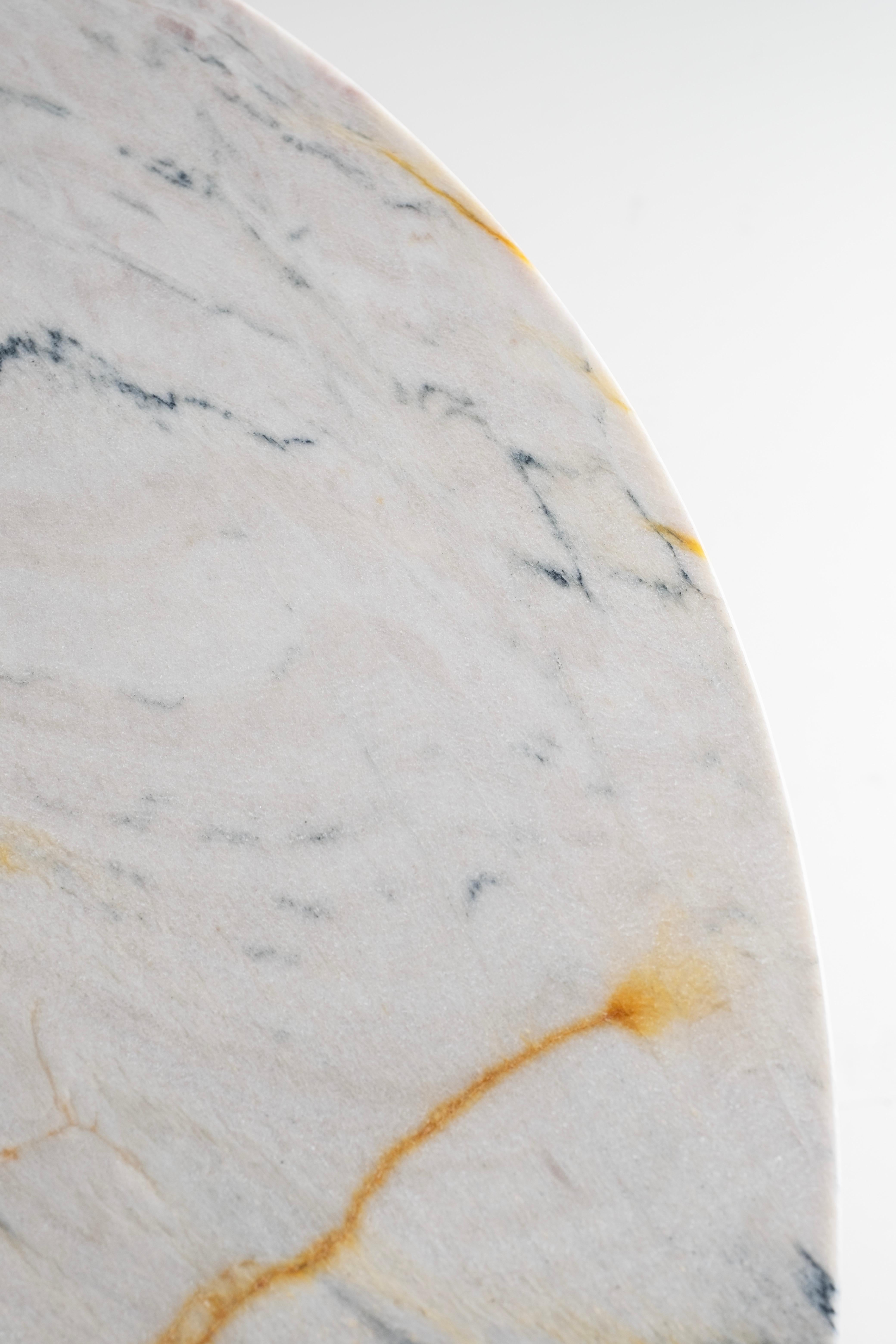 XXIe siècle et contemporain Table de salle à manger ronde moderne en Howlite, Golden Wave Quartzite, Handmade by Greenapple en vente