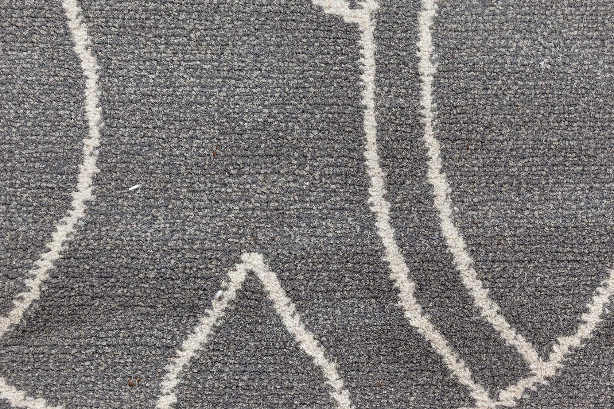 Tapis moderne argenté Colibri en laine et soie fait main par Doris Leslie Blau
Taille : 14'10