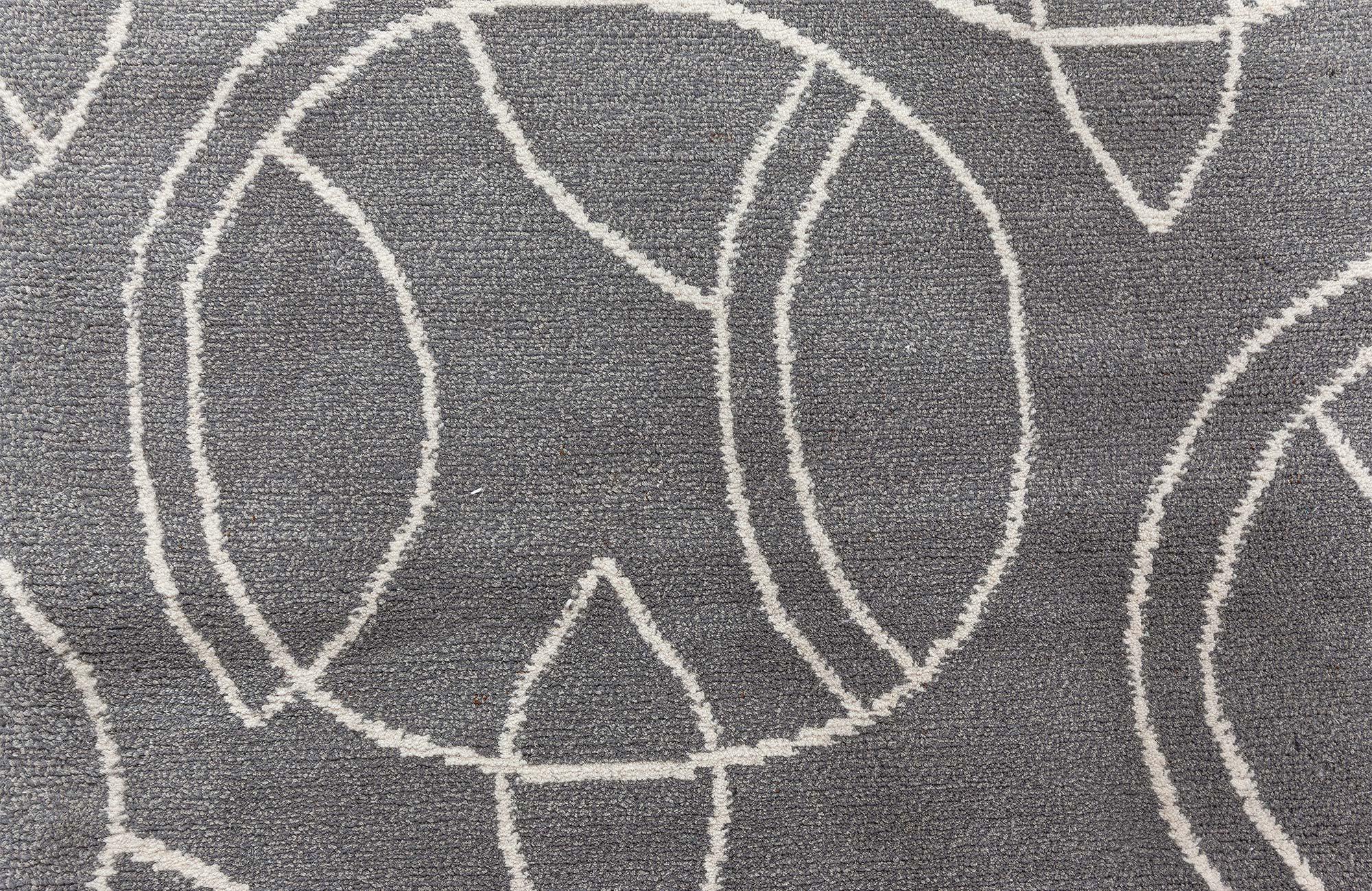 Moderne Tapis moderne Hummingbird Silver en laine et soie fait à la main par Doris Leslie Blau en vente
