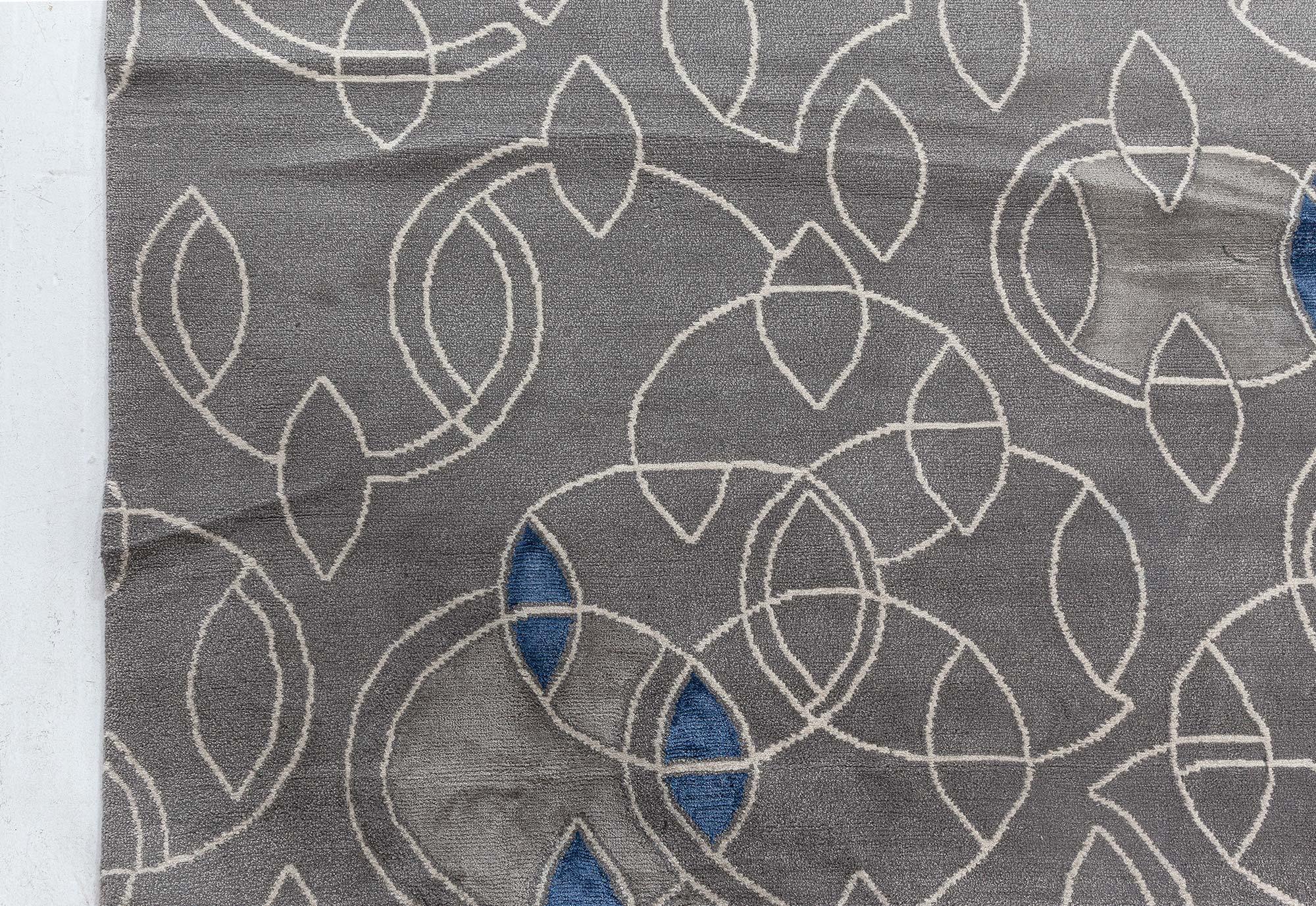 Tapis moderne Hummingbird Silver en laine et soie fait à la main par Doris Leslie Blau Neuf - En vente à New York, NY