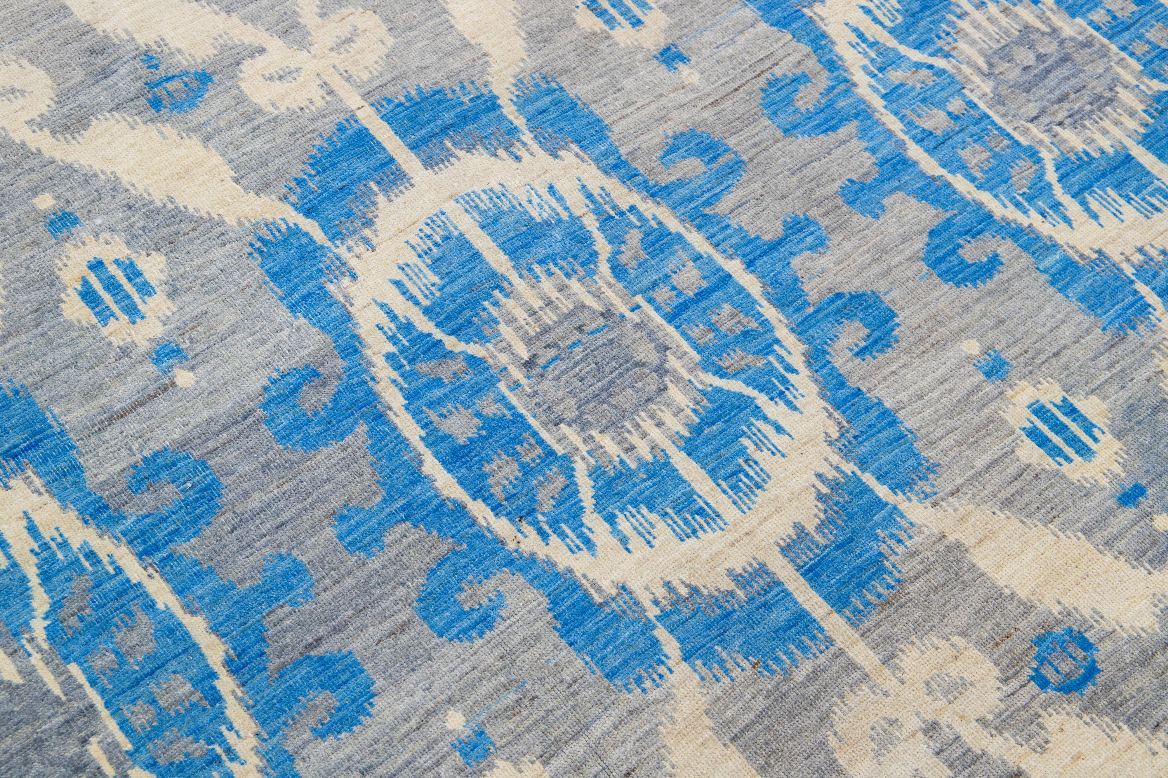 Modern Ikat Gray Wool & Silk Rug with Allover Pattern In New Condition For Sale In Norwalk, CT
