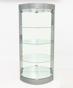Armoire moderne éclairée en chrome et verre