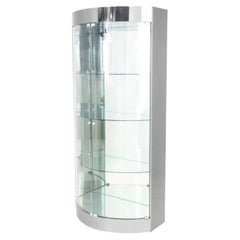 Armoire moderne éclairée en chrome et verre