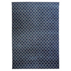 Alfombra india moderna Dhurrie azul y blanca de algodón hecha a mano por Doris Leslie Blau