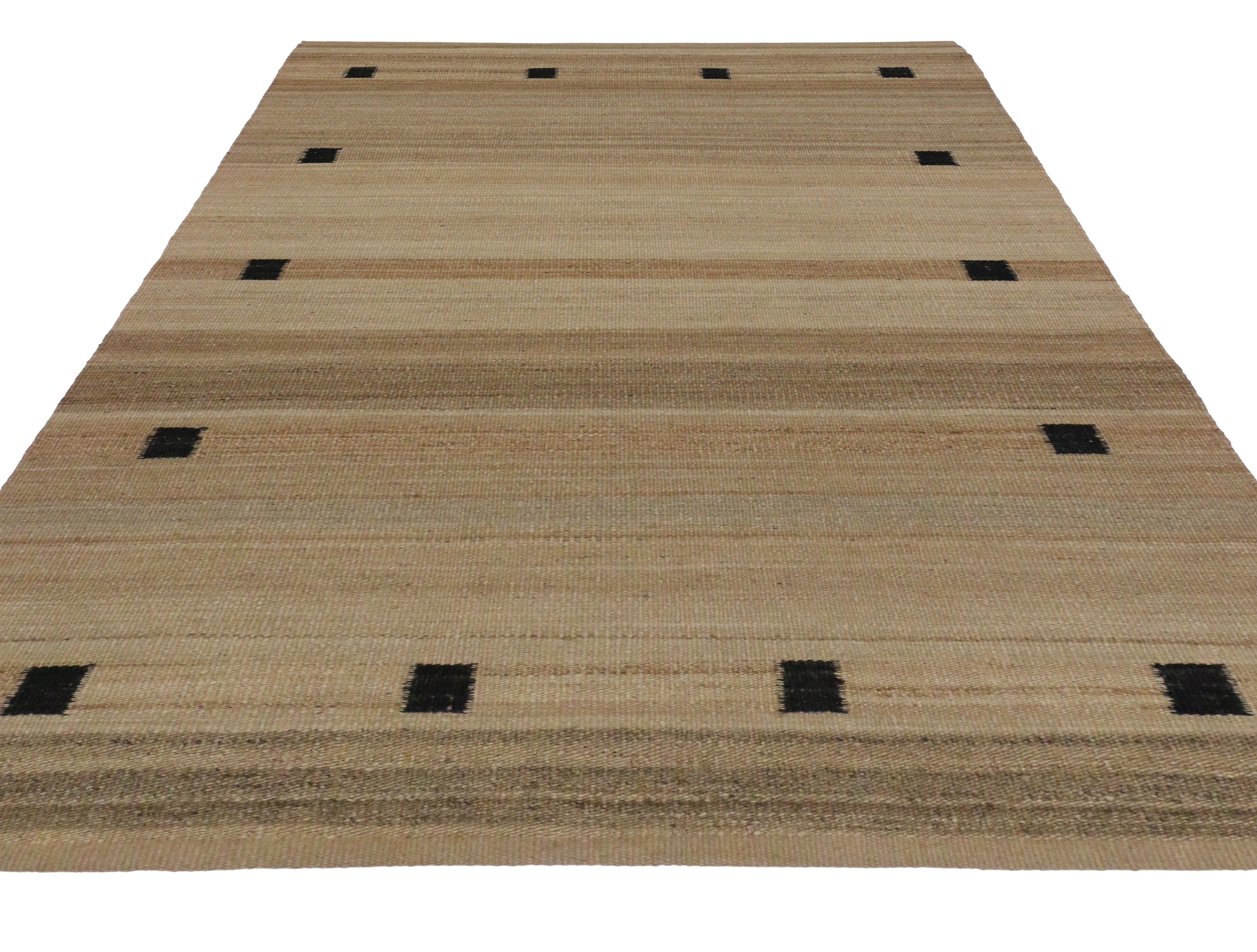 Hand-Woven Modern Indian Dhurrie Flat-Weave Kilim Rug with Warm, Neutral Colors