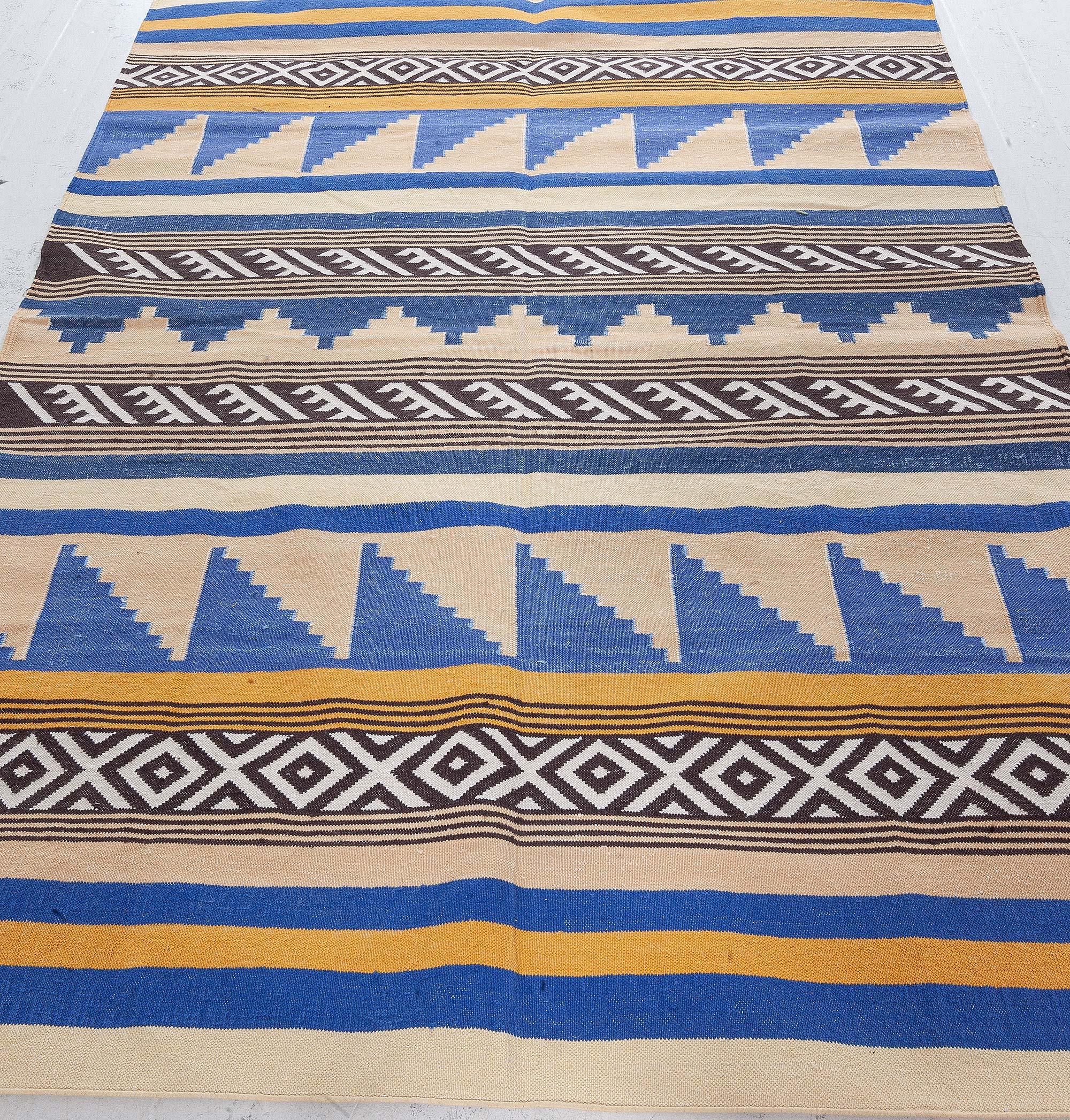 Moderner indischer Dhurrie-Teppich von Doris Leslie Blau
Größe: 4'0